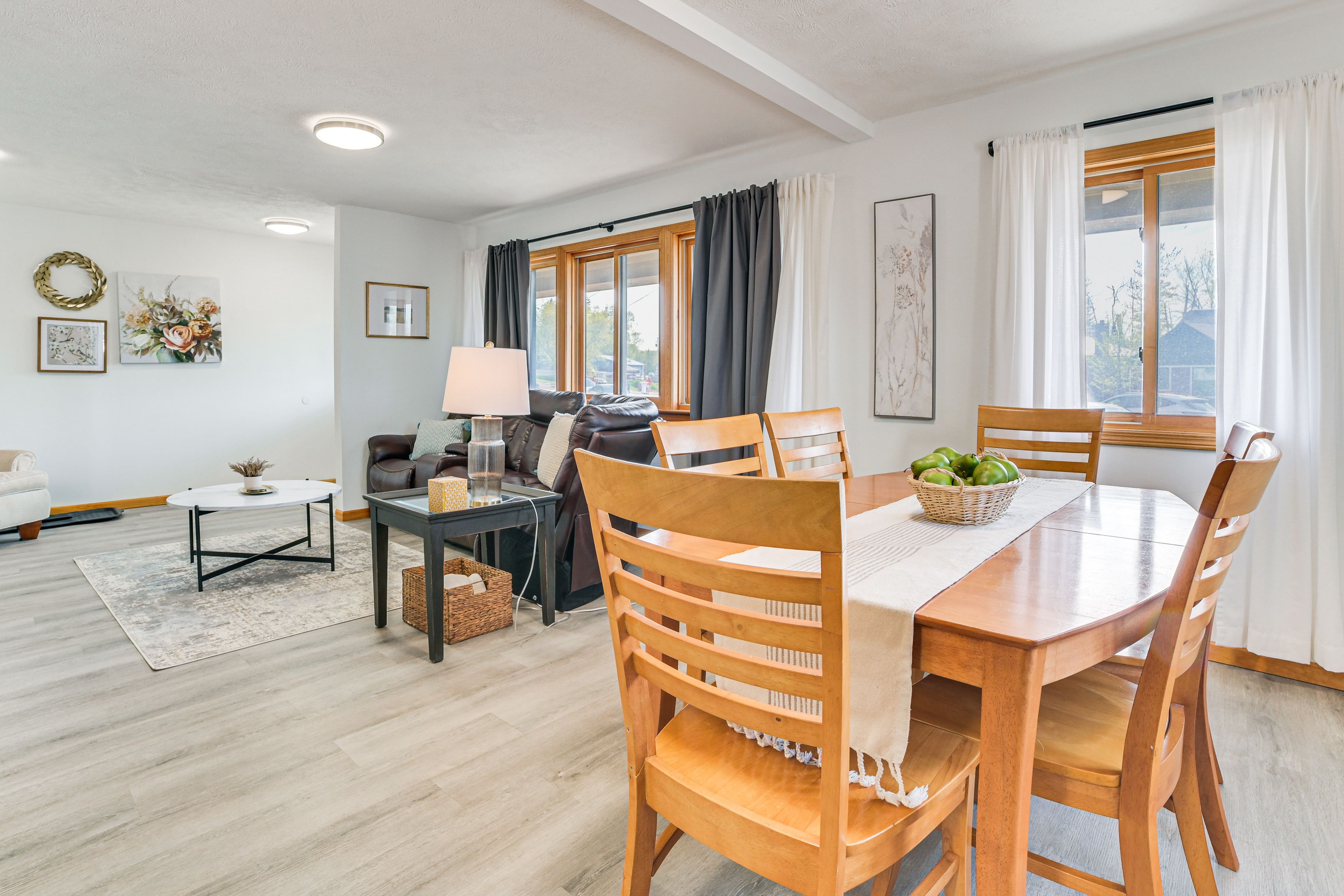 Dining Area | Dishes & Flatware Provided
