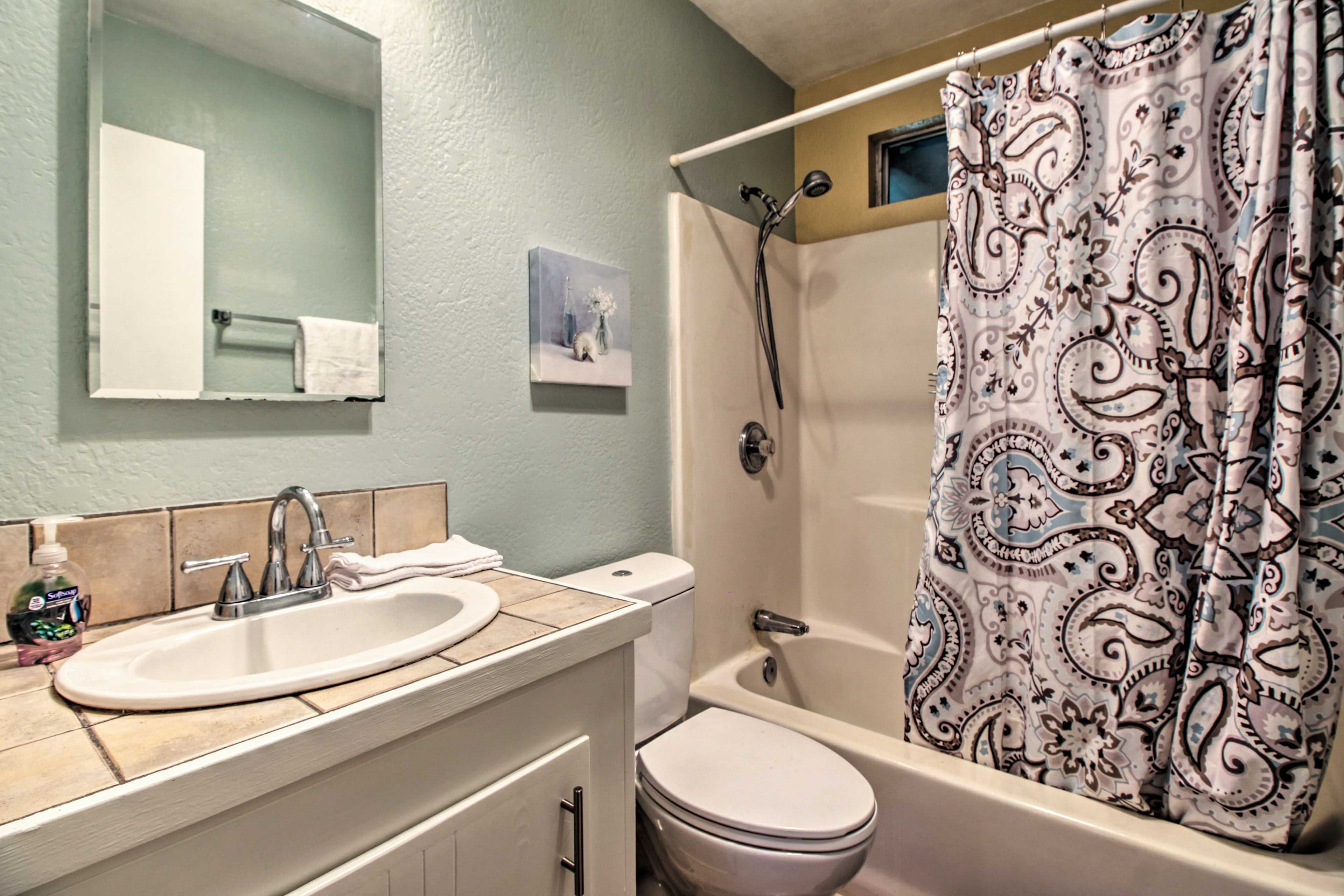 Full Bathroom | Shower/Tub Combo