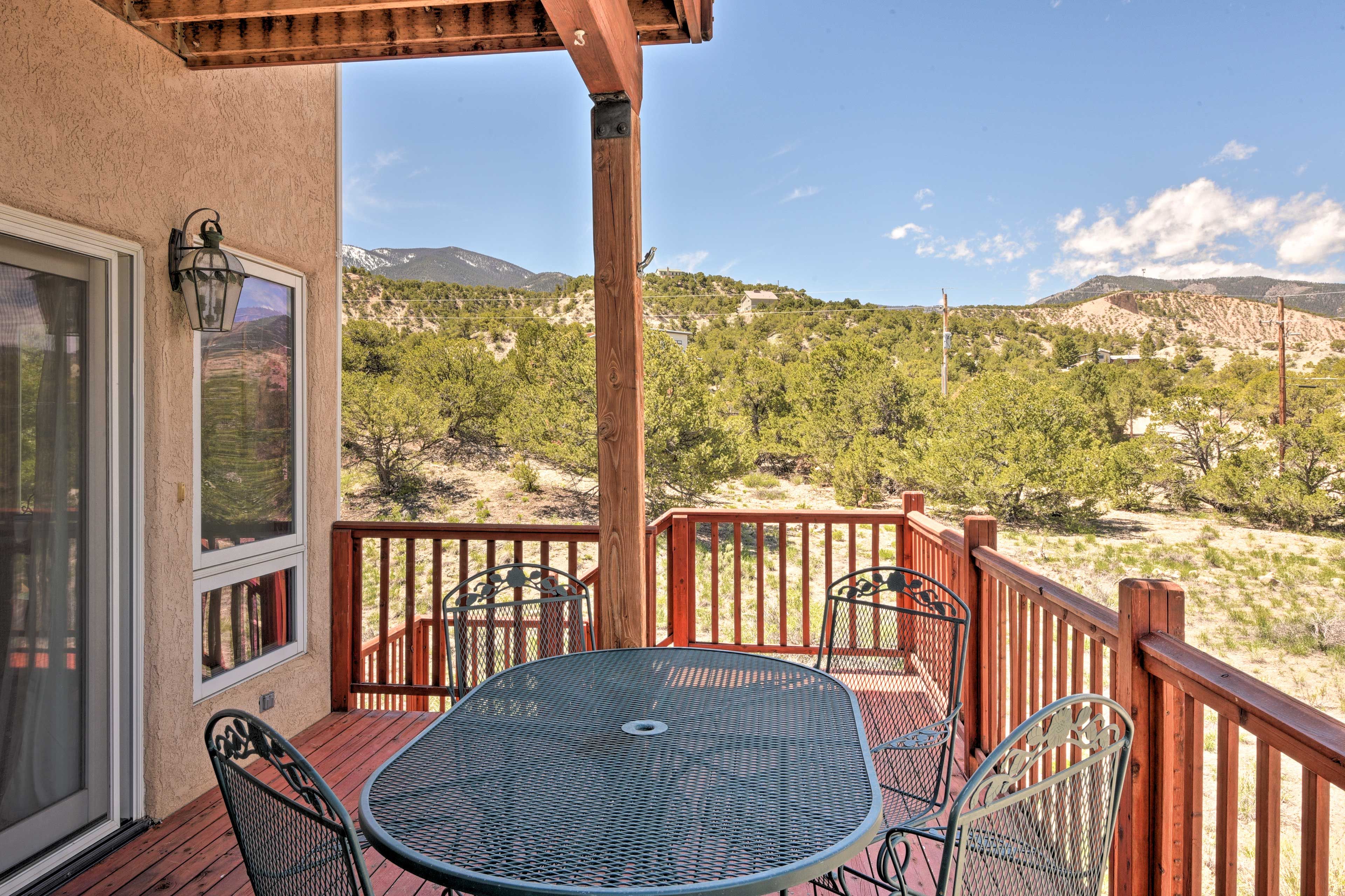 This vacation rental home has beautiful mountain views.