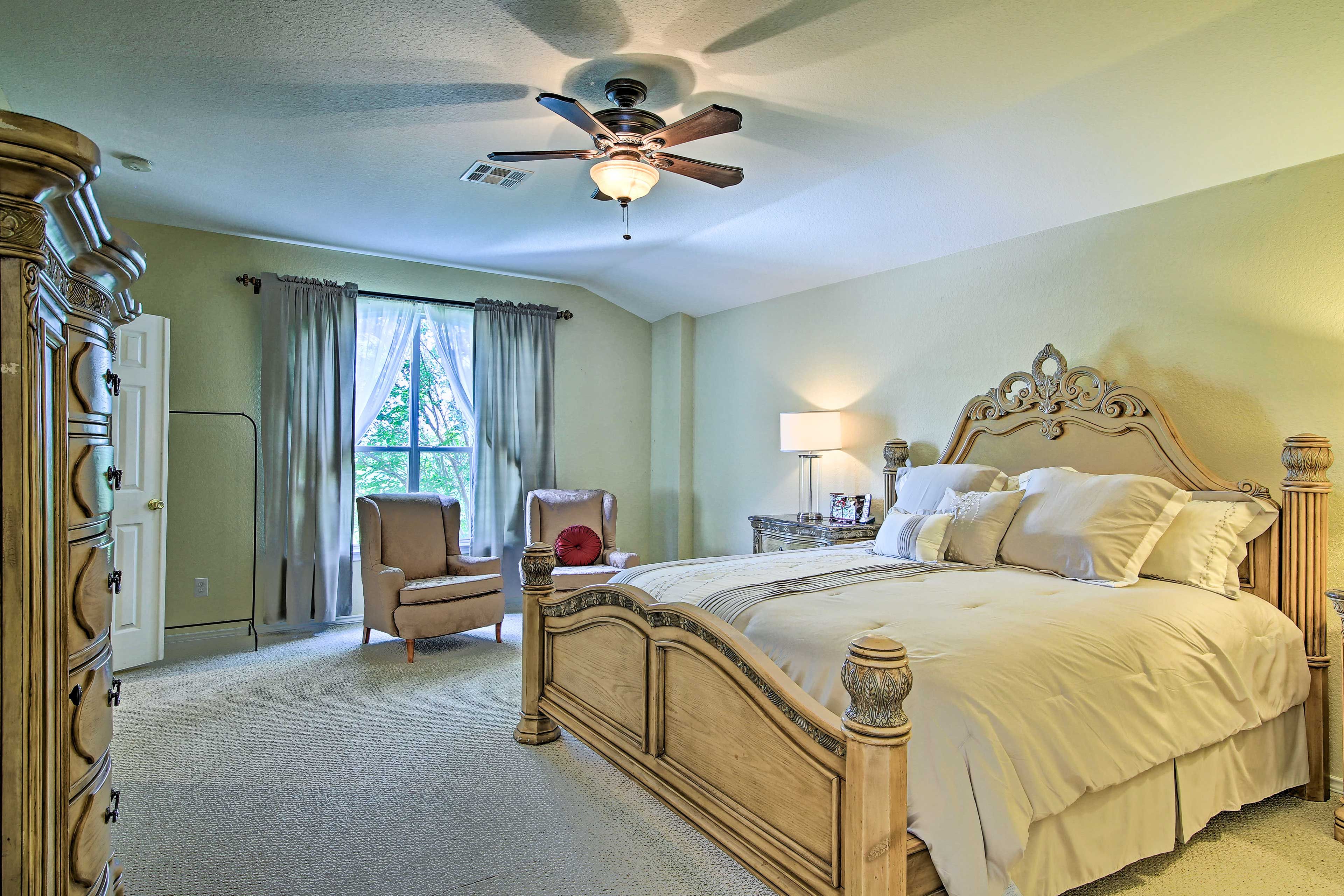 This bedroom is ideal for couples.