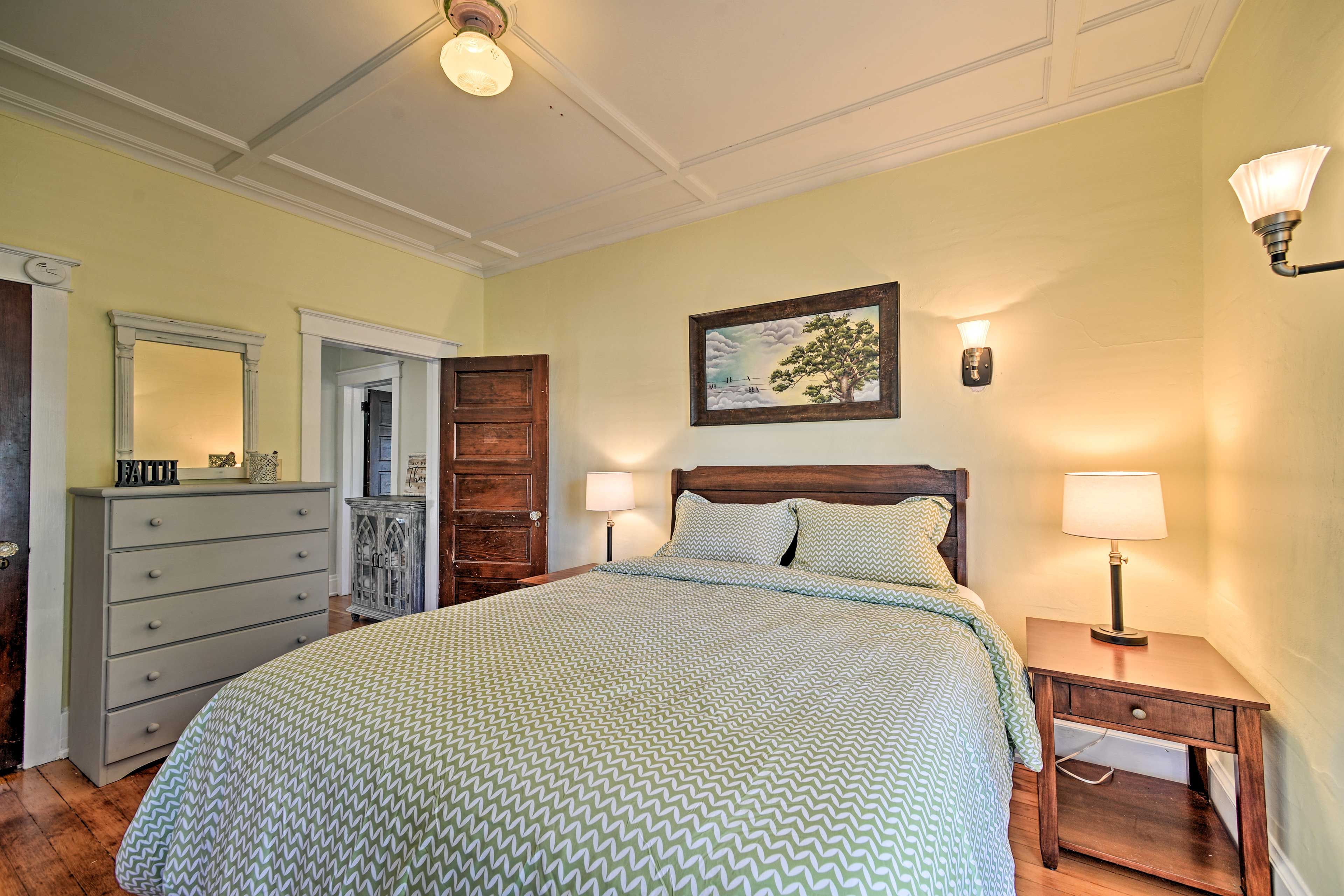 Bedroom 2 | Queen Bed