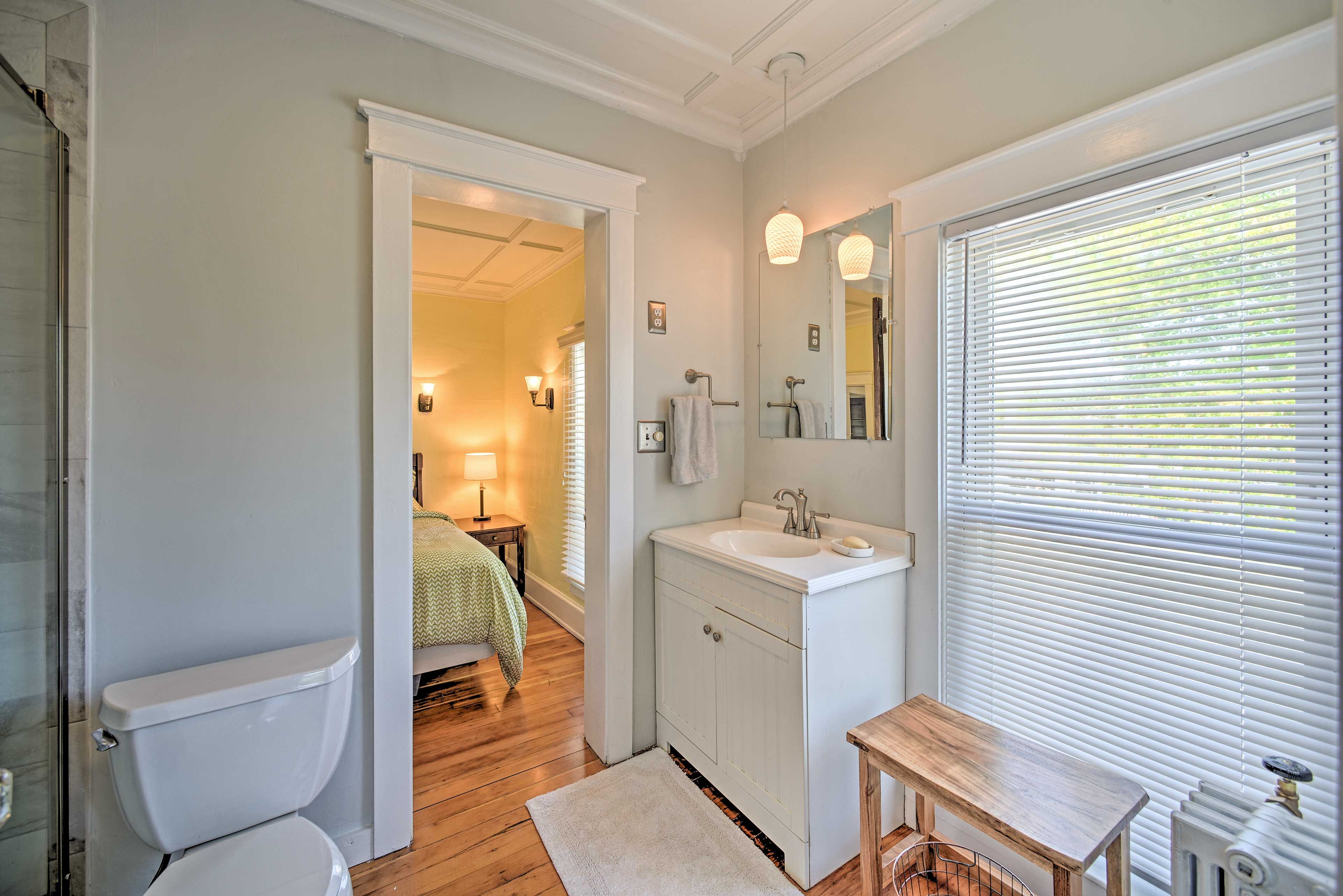 Full Bathroom | Linens & Towels