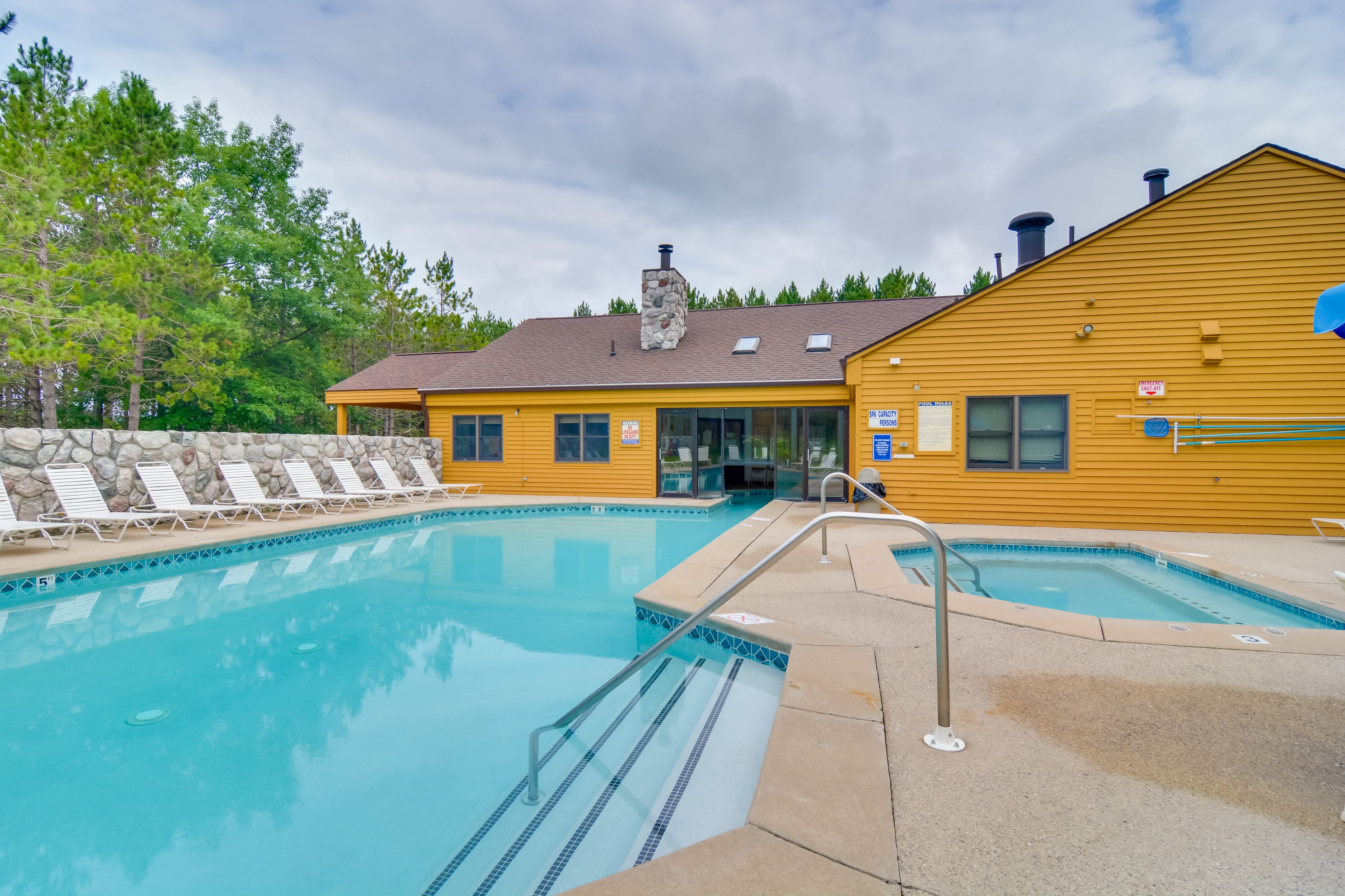 Community Amenities | Outdoor Pool & Spa | Indoor Pool