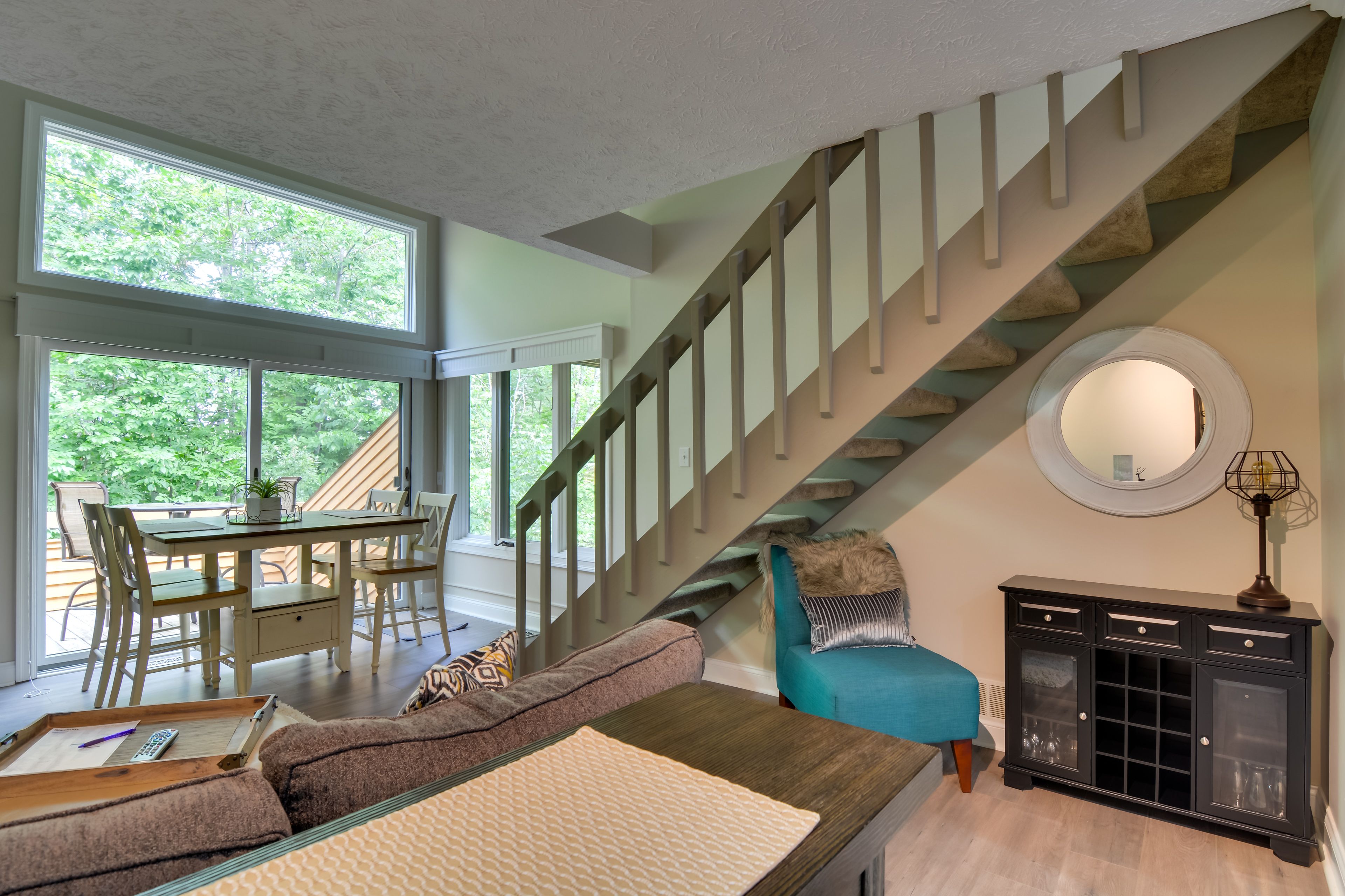 Living Room | Central A/C | Smart TV | Free WiFi