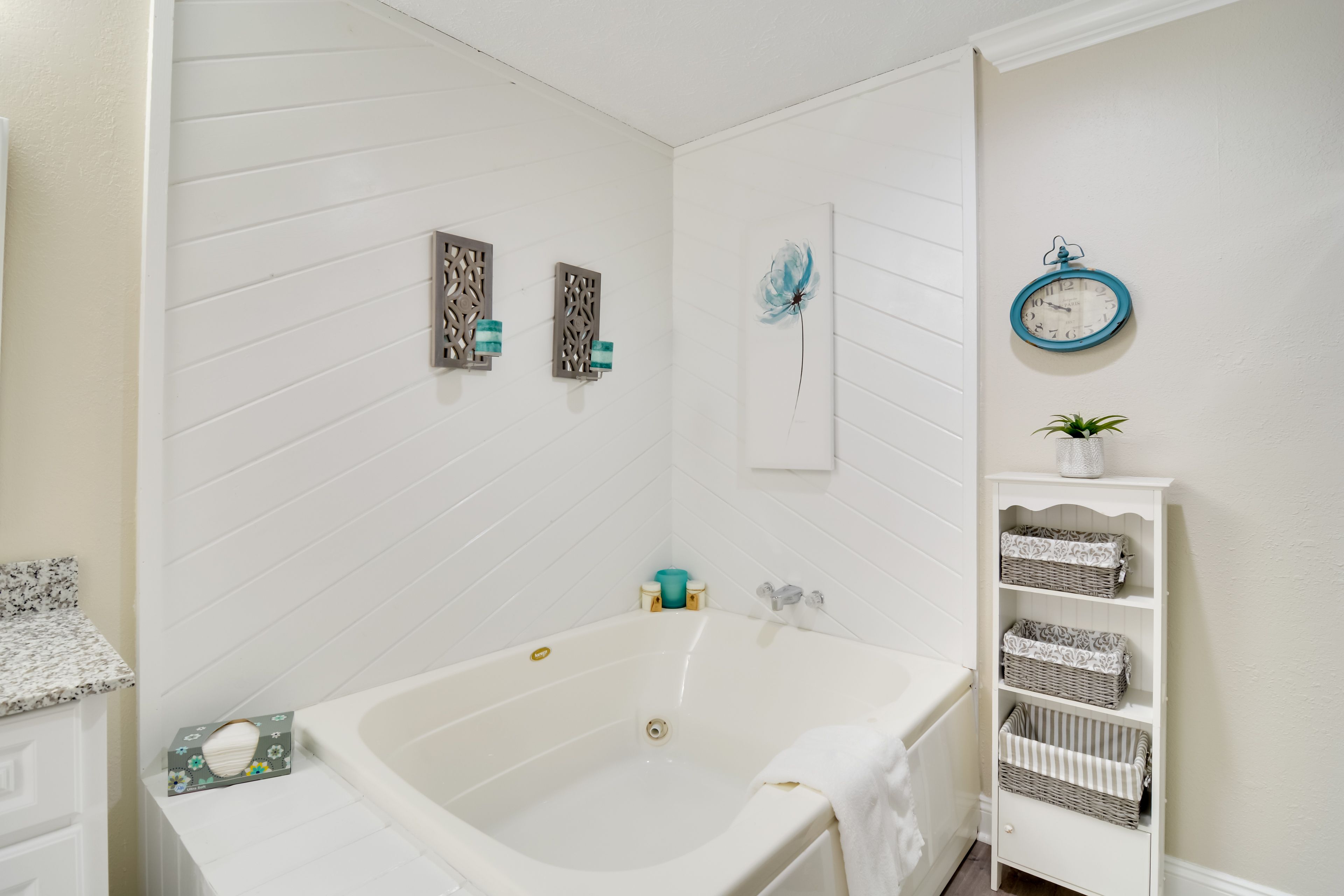 En-Suite Bathroom | Linens & Towels