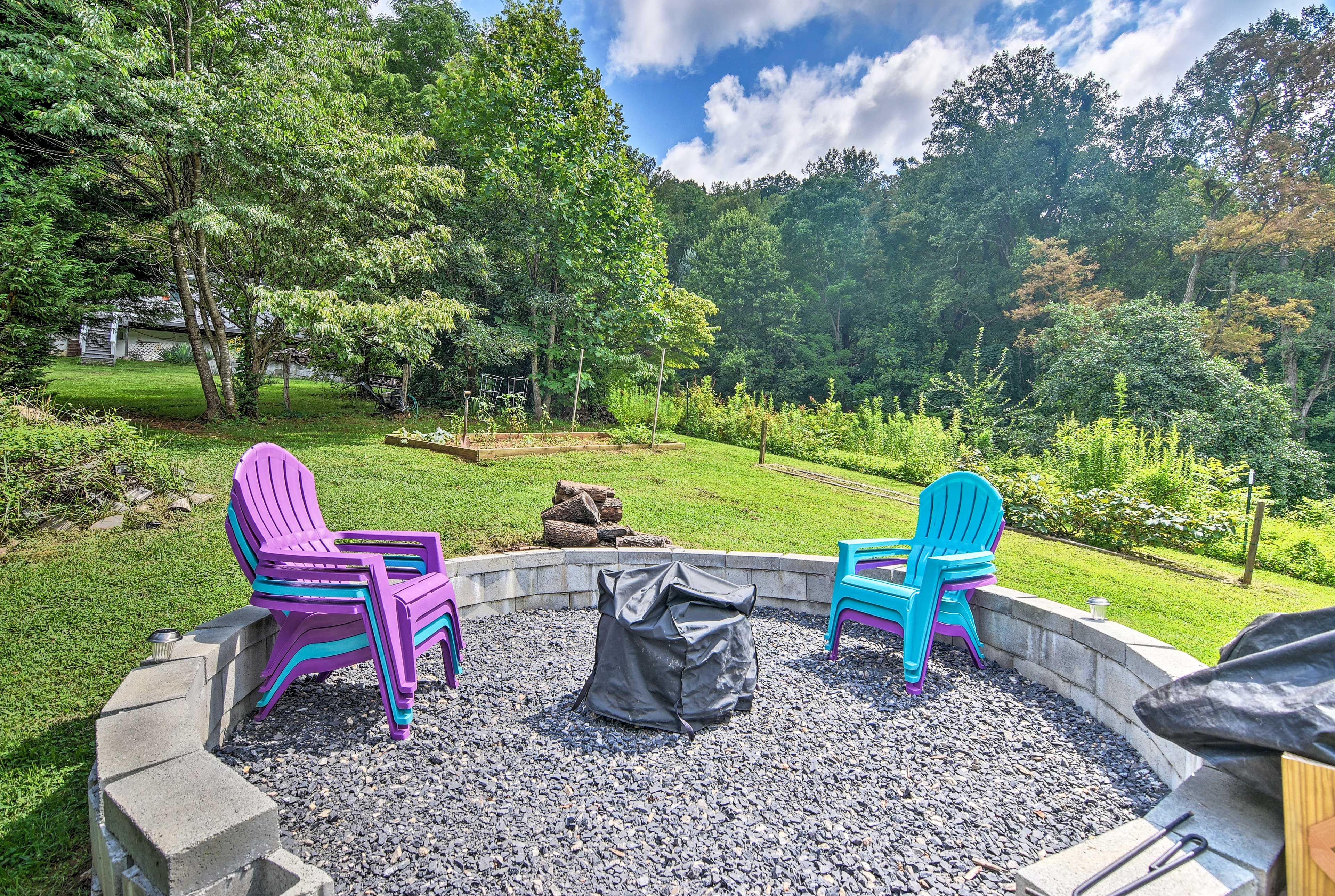 Private Yard | Nearby Hiking Trails
