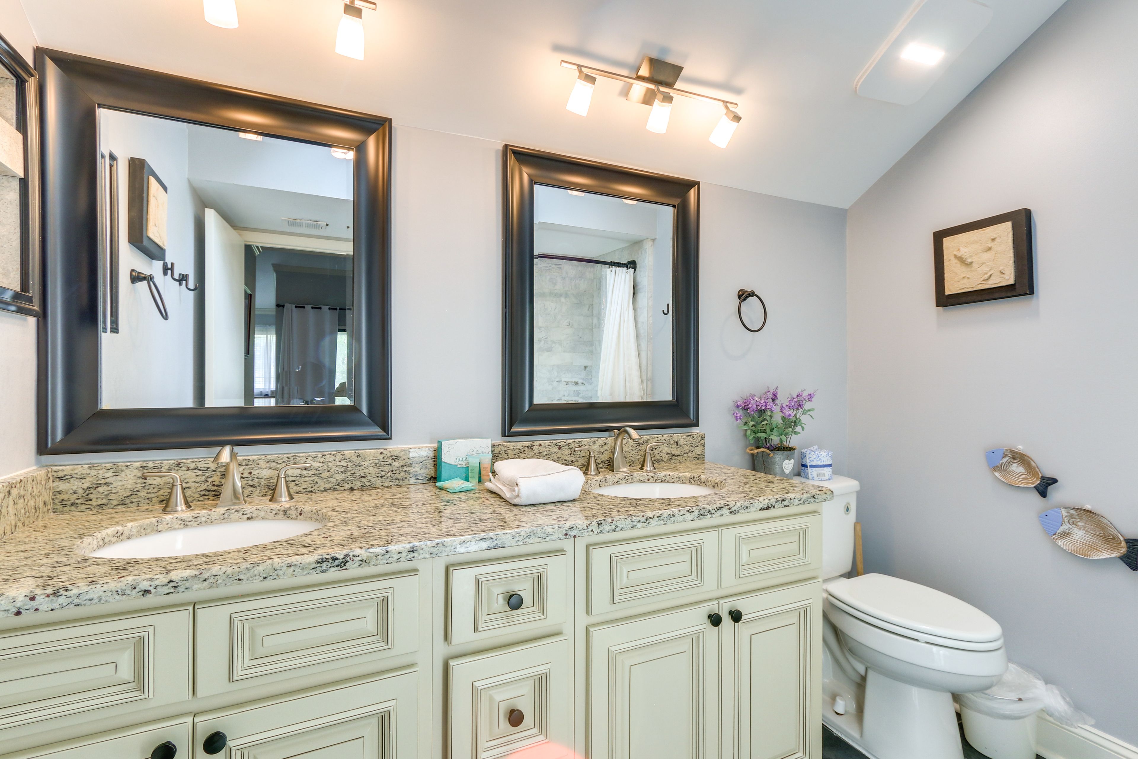 En-Suite Bathroom | Towels Provided