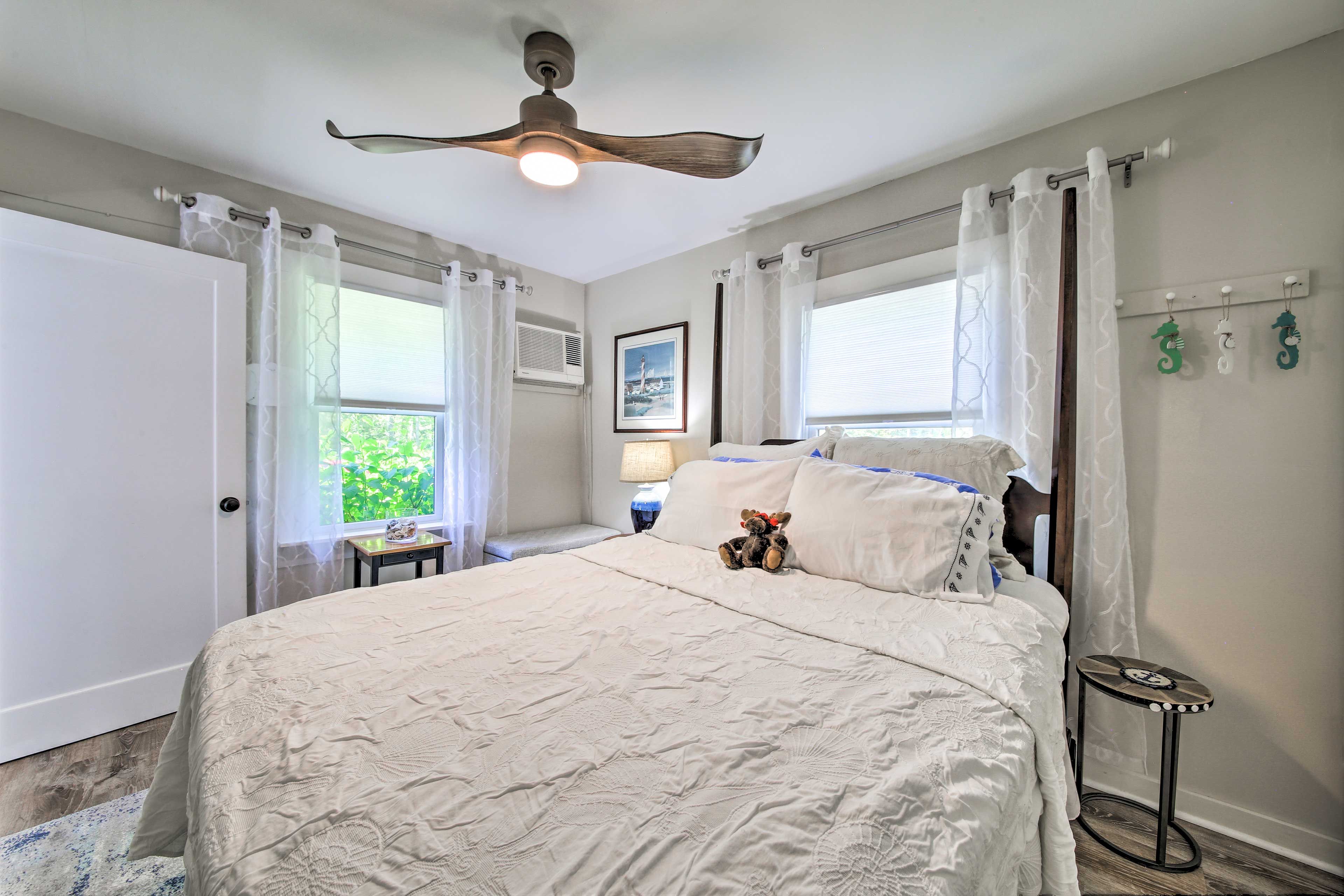 Bedroom | Queen Bed