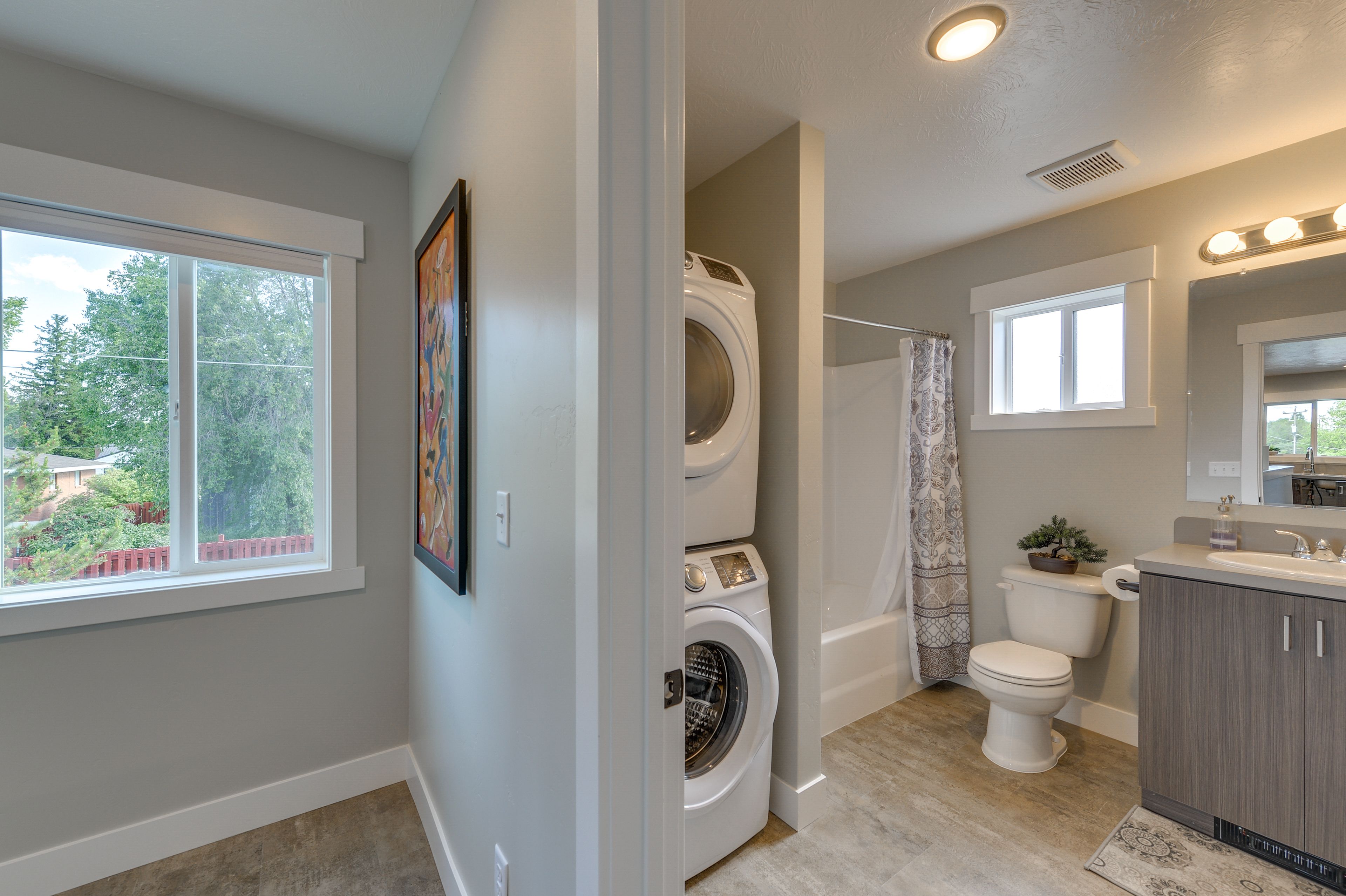 Full Bathroom | Washer/Dryer | Towels Provided