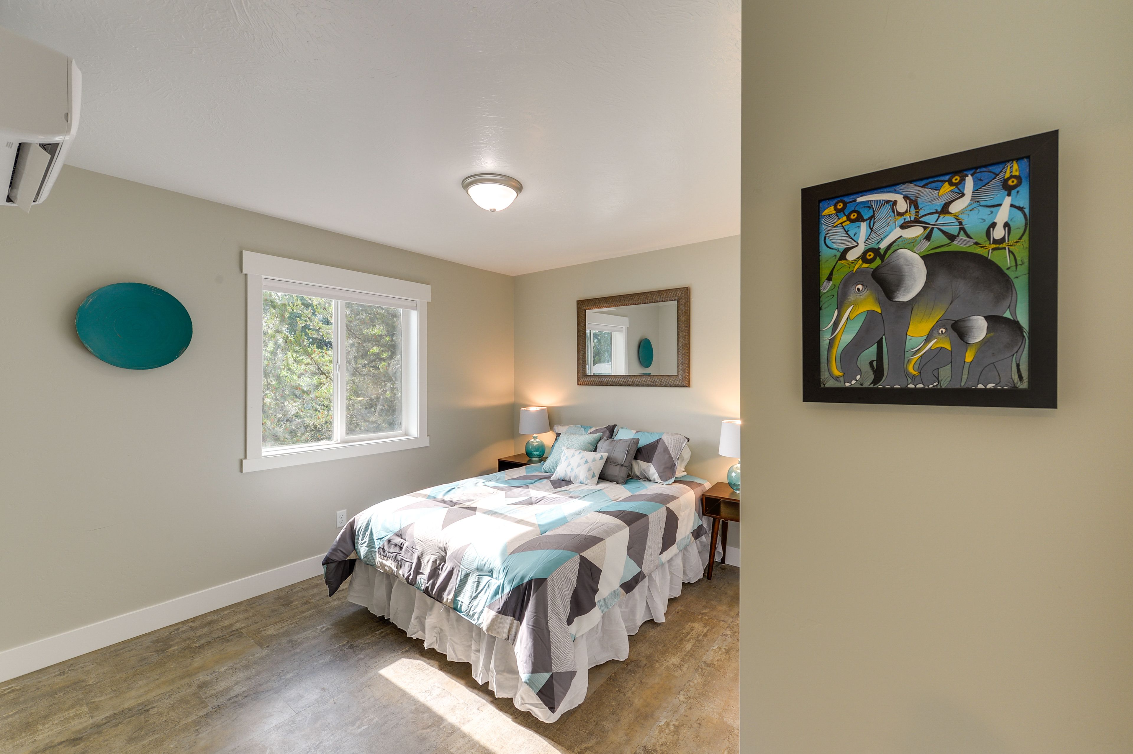 Bedroom | Queen Bed | Linens Provided