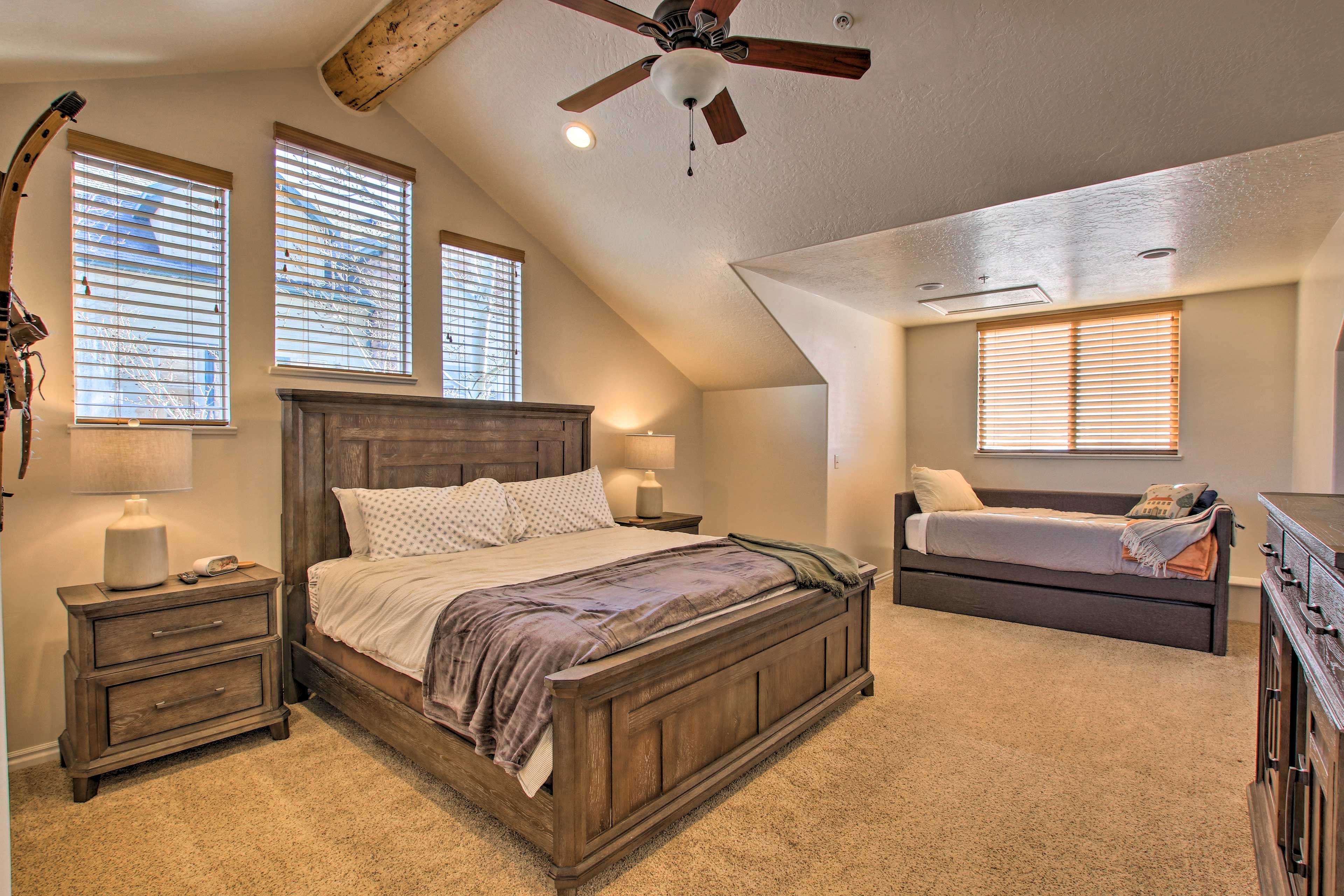 Bedroom 1 | King Bed | Twin Bed w/ Twin Trundle