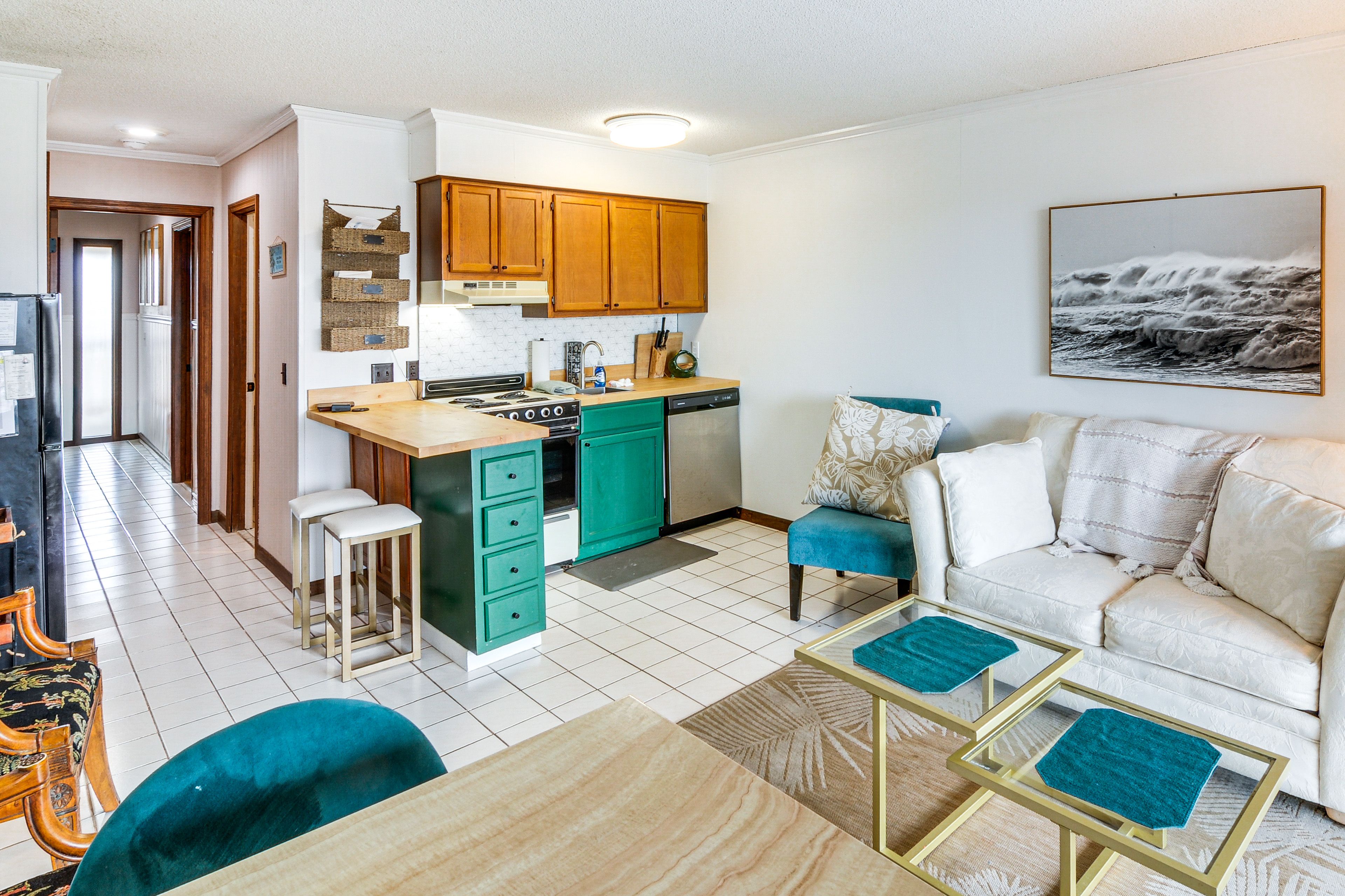 Living Room | Cable TV | Free WiFi