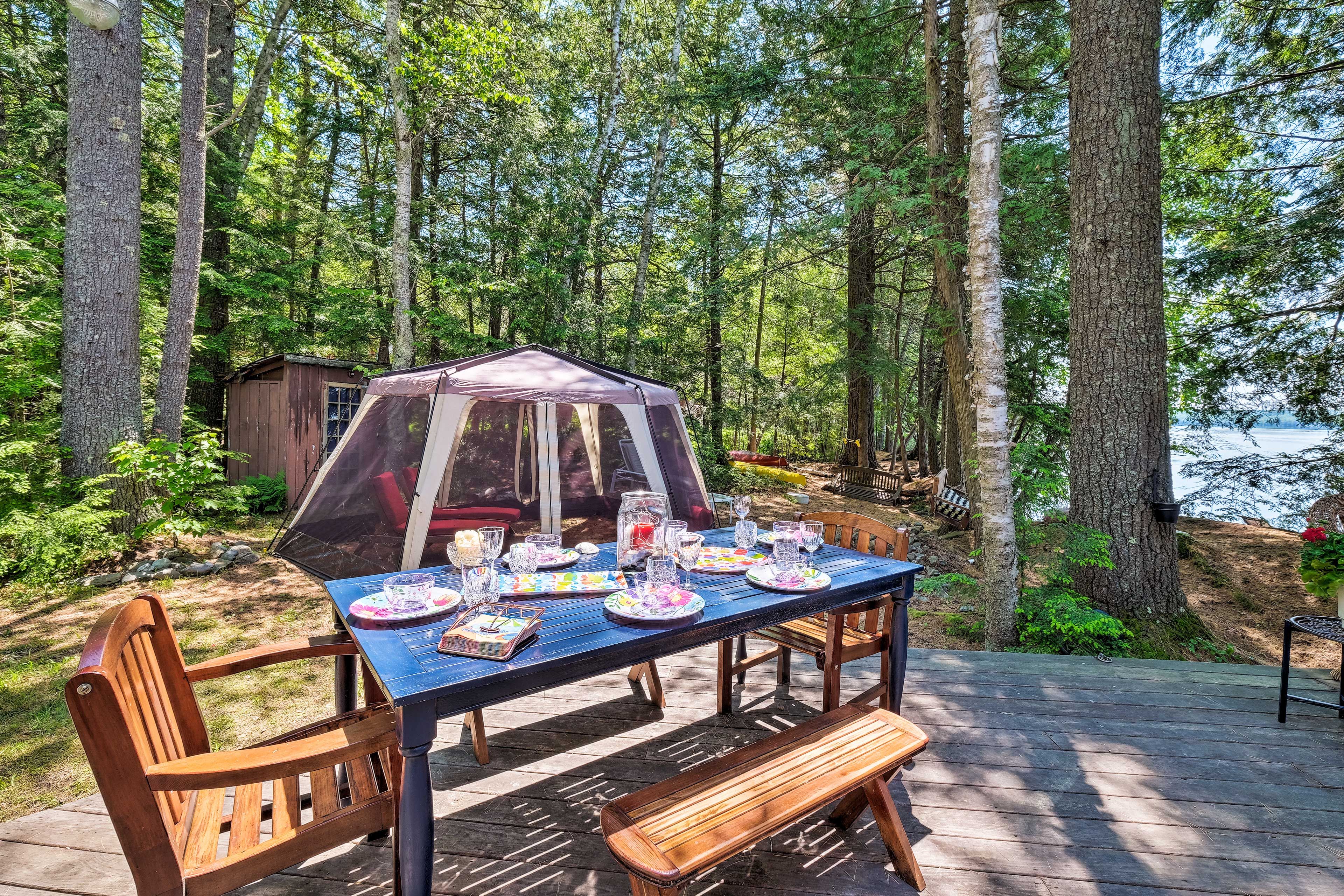 Enjoy your meals al fresco!