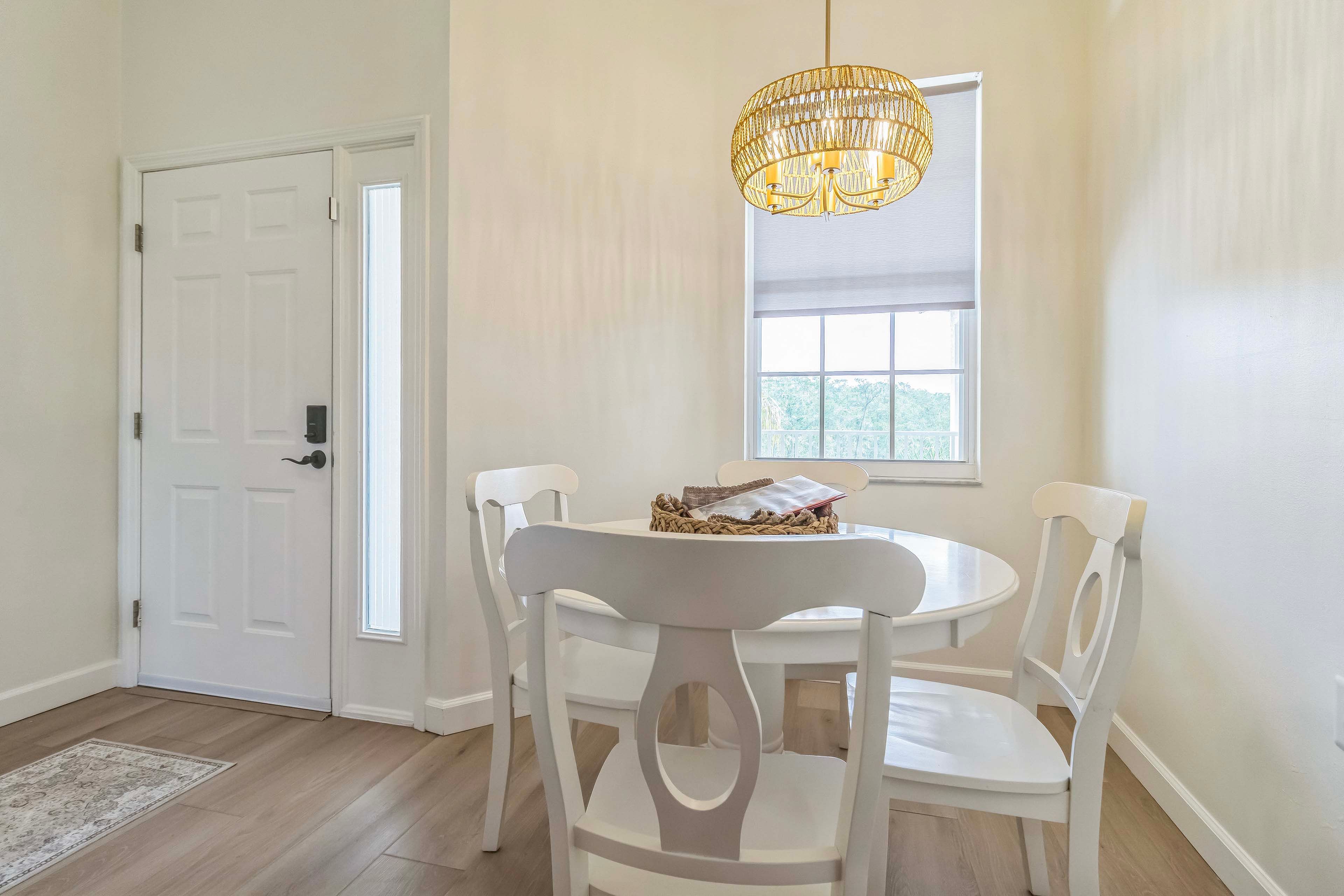 Dining Area | Dishes & Flatware Provided