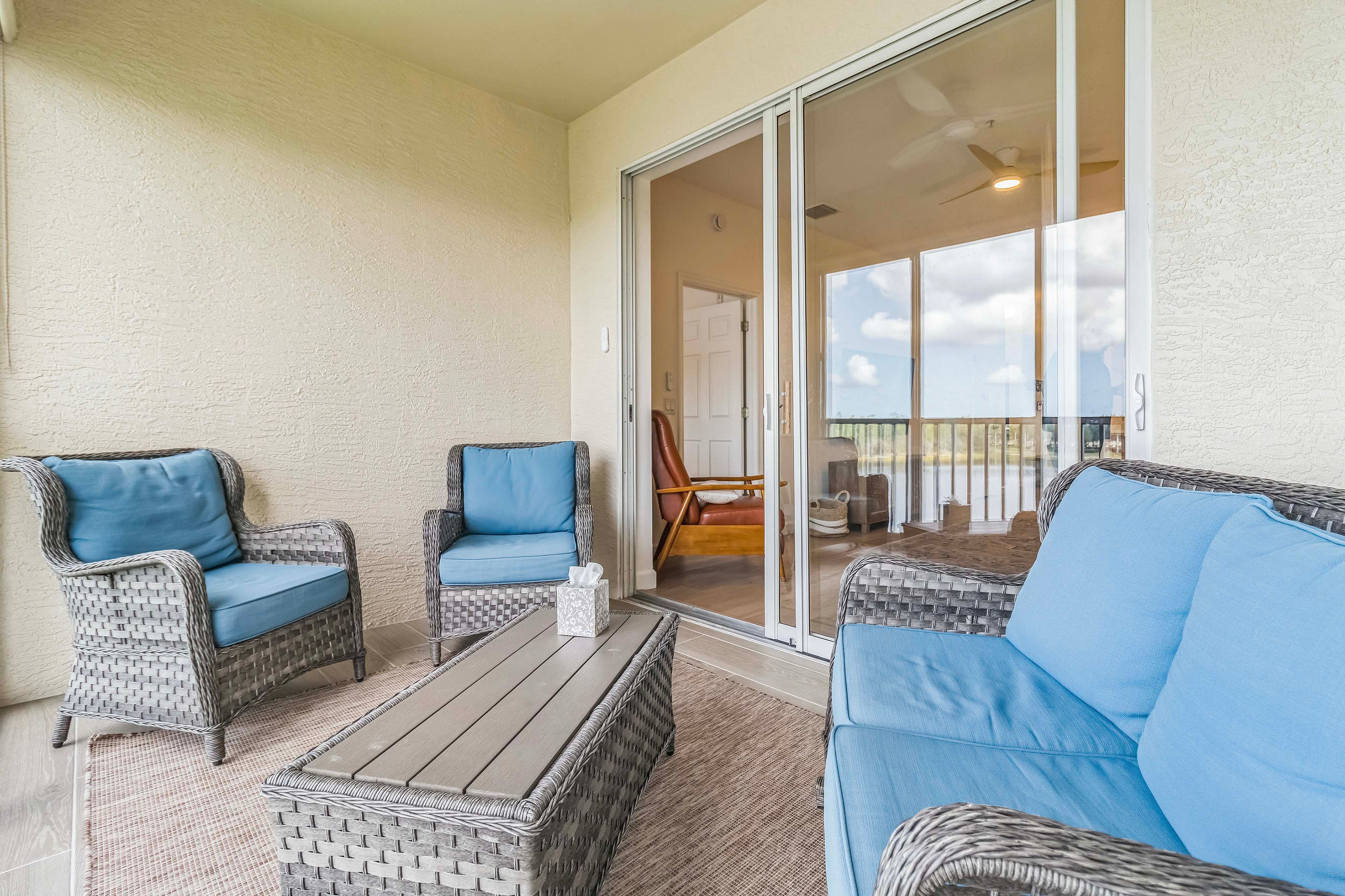Screened Balcony w/ Seating