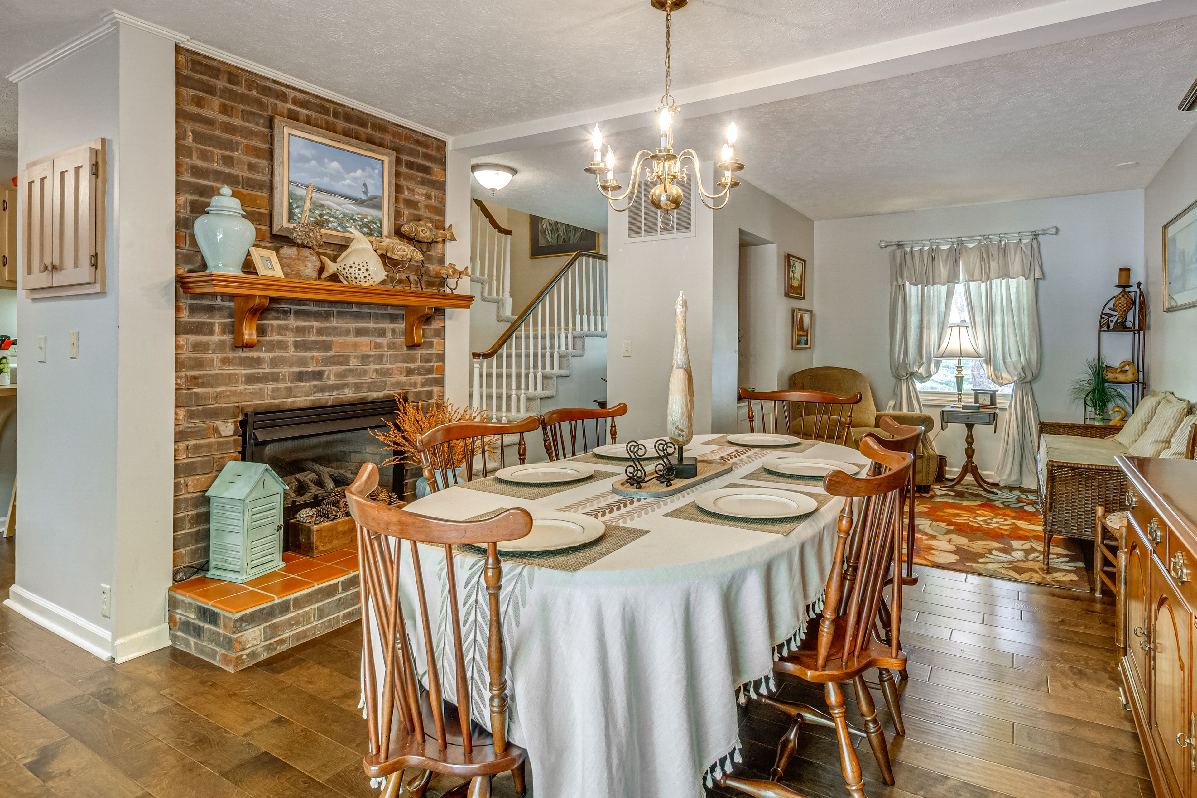 Dining Room | Full Kitchen