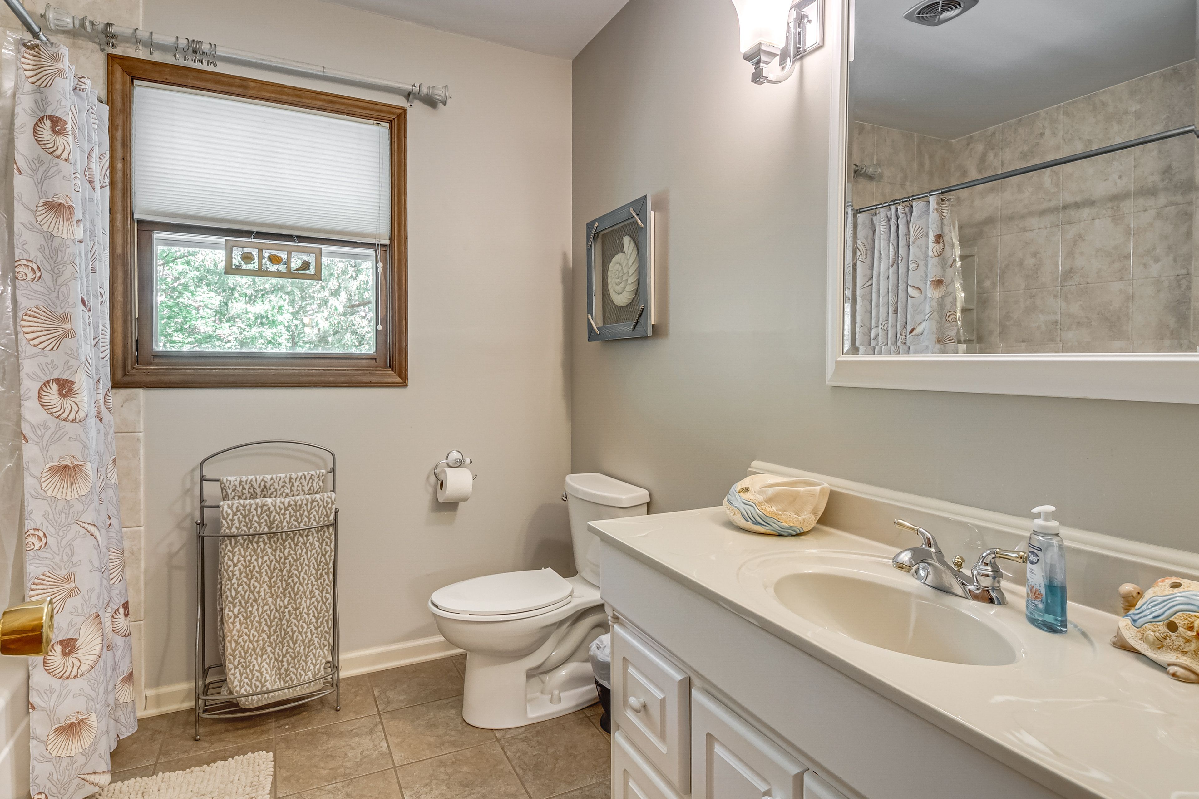 Full Bath | Upper Level