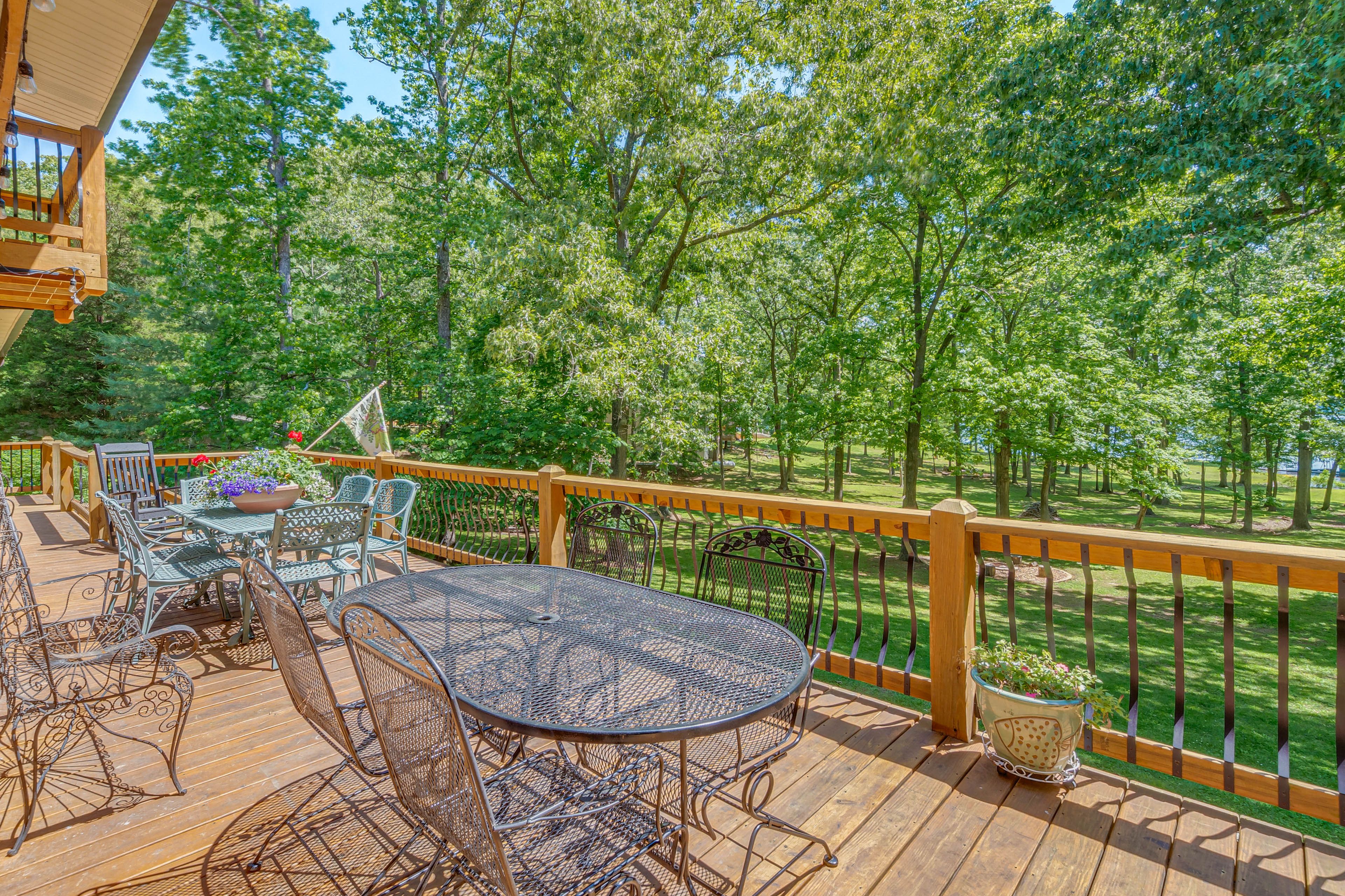Deck | Outdoor Dining