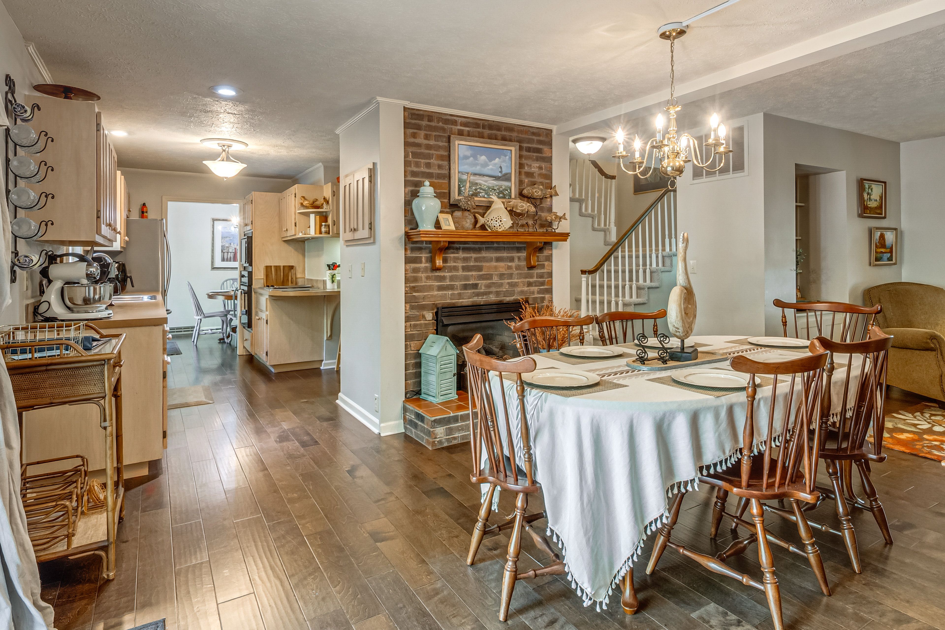 Dining Area | Dishware & Flatware | Main Level