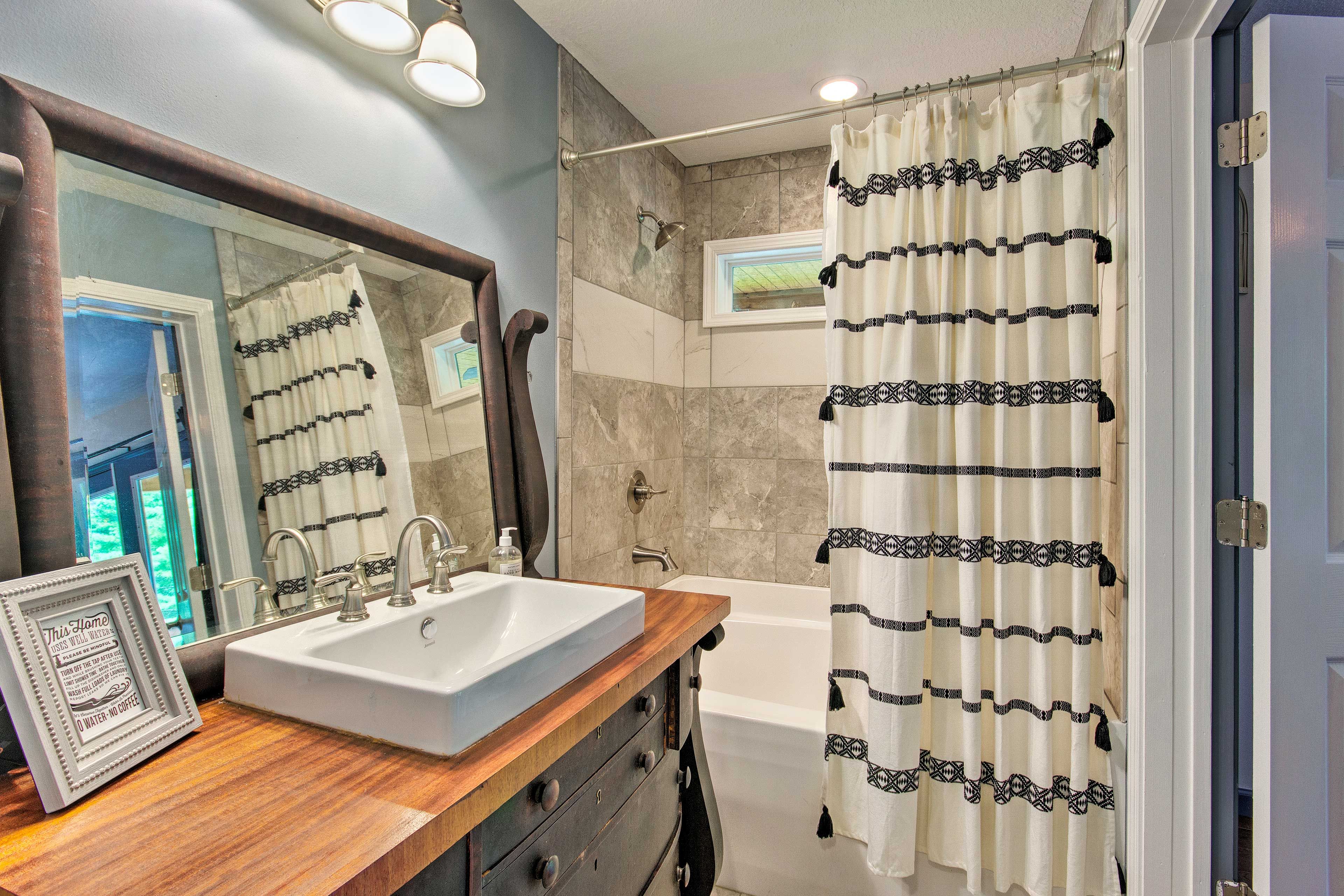 En-Suite Bathroom | Towels Provided