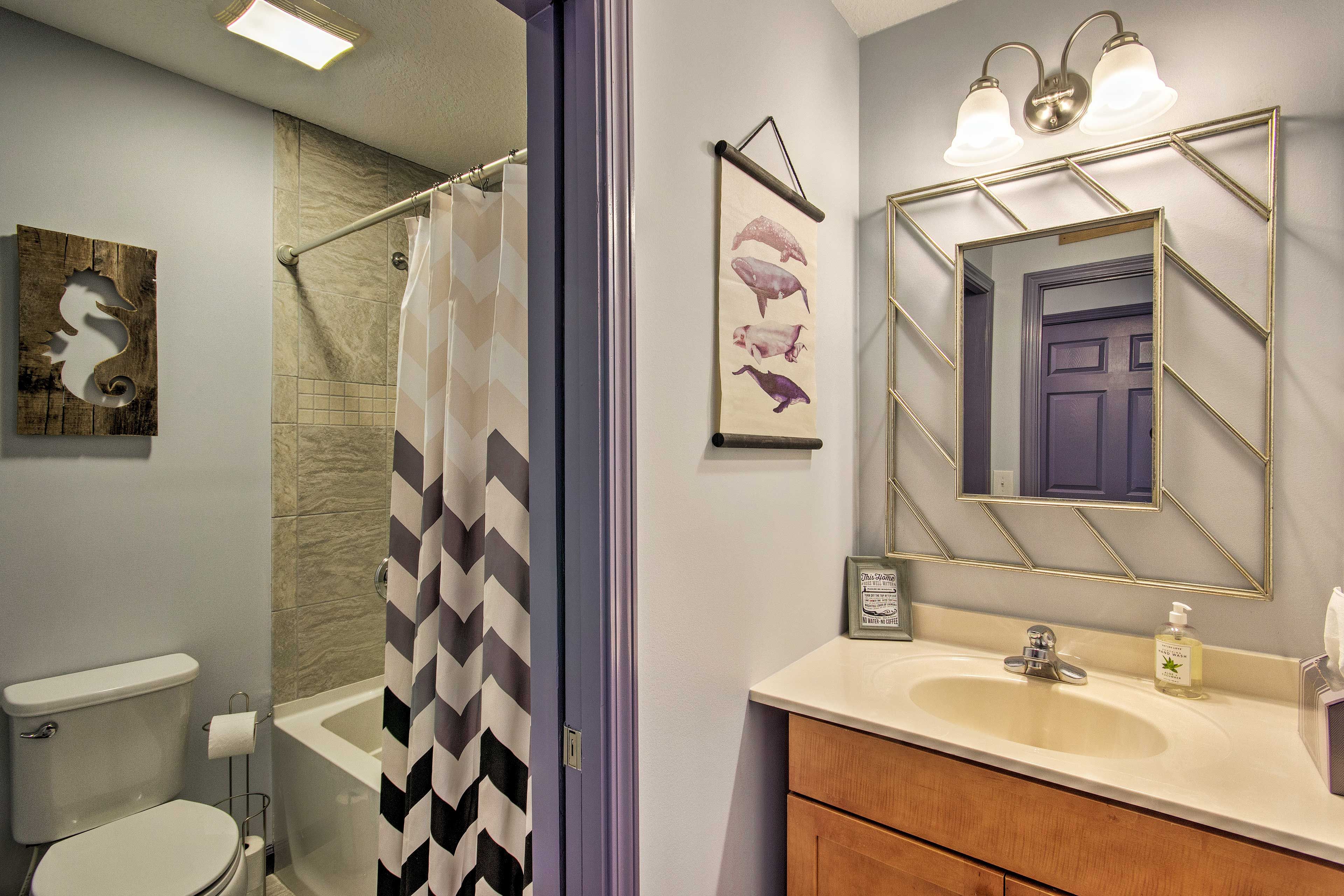 Full Bathroom | Towels Provided