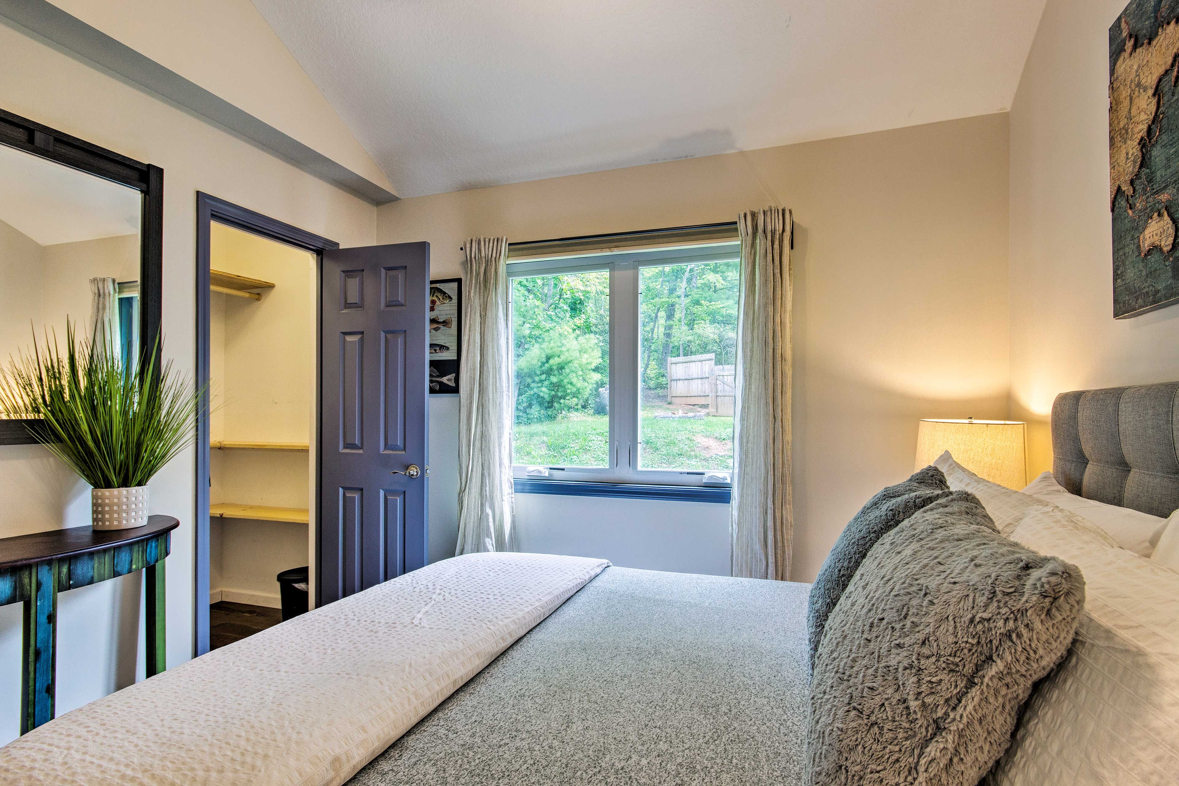 Bedroom 2 | Queen Bed | Linens Provided