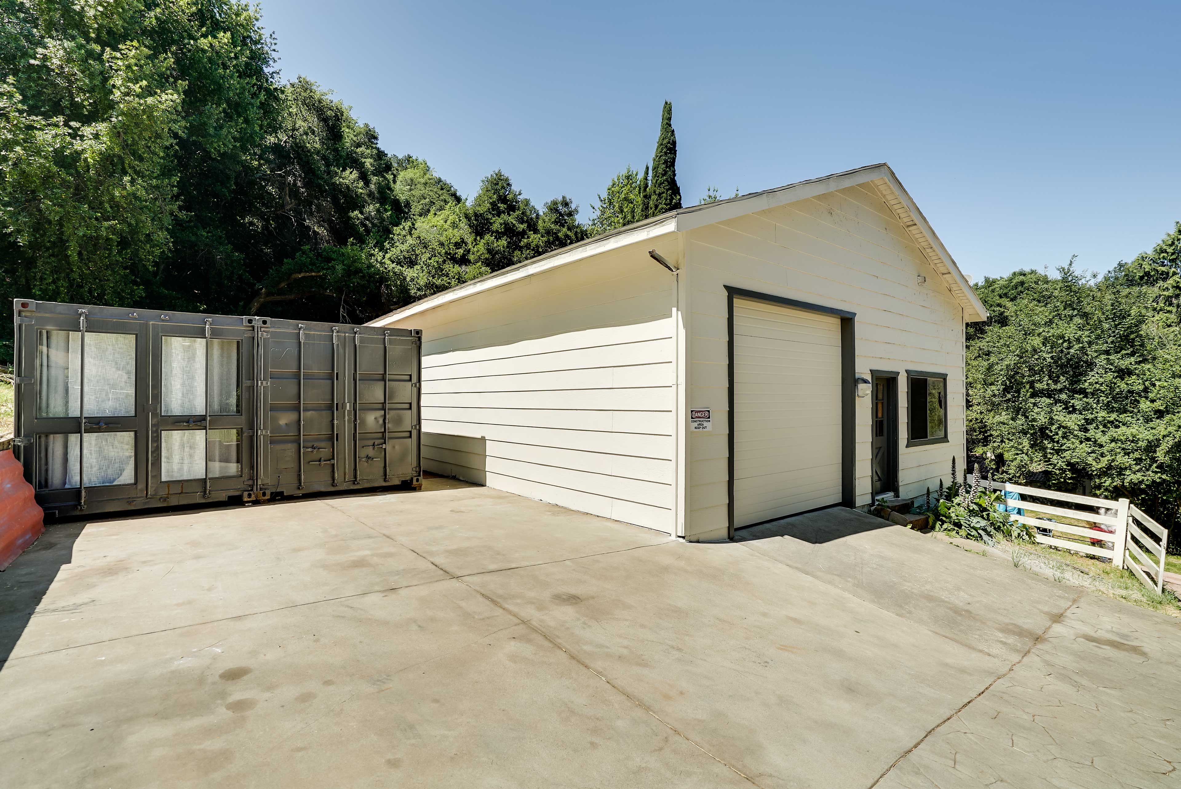 Parking | Driveway (4 Vehicles)