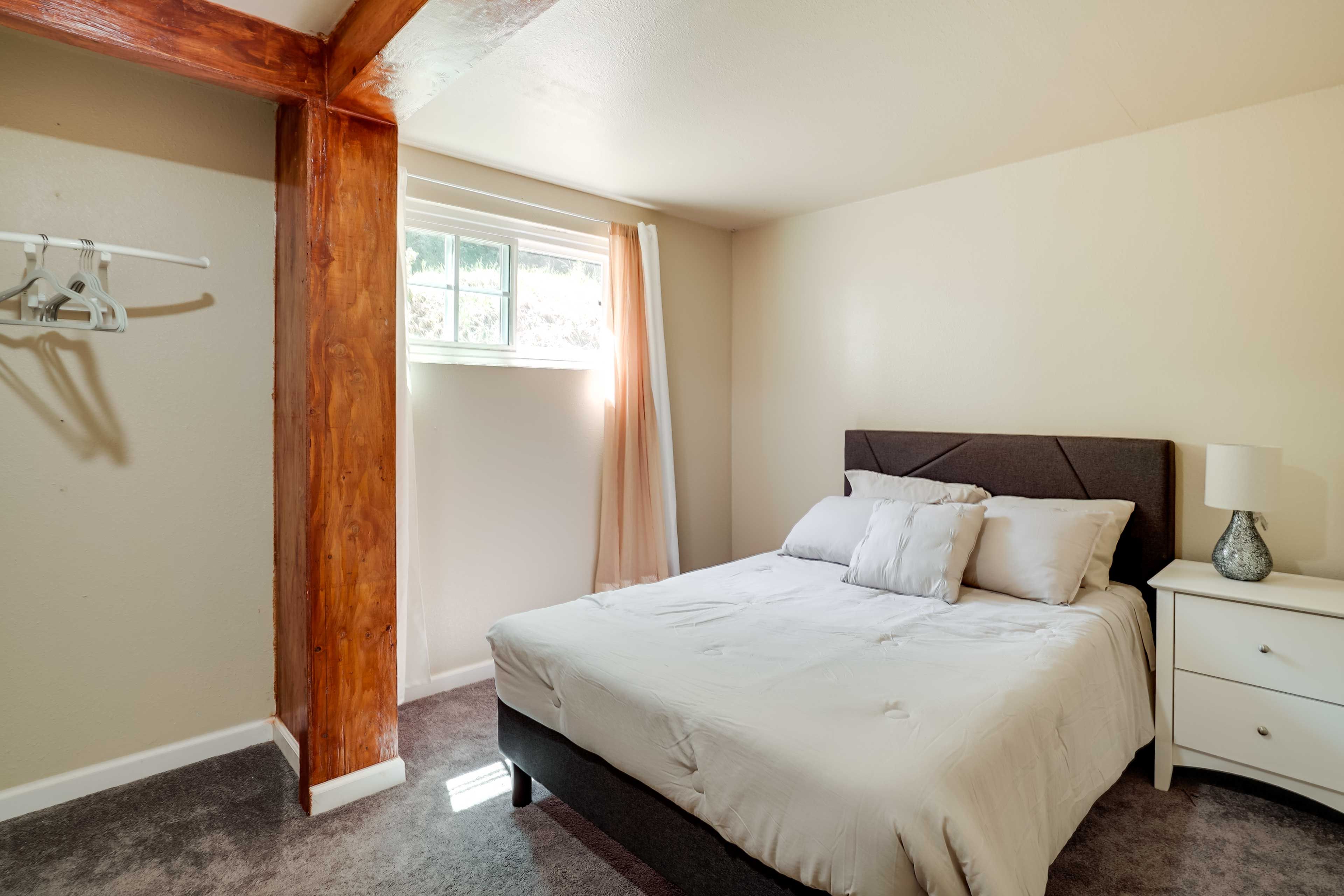 Bedroom 4 | Queen Bed