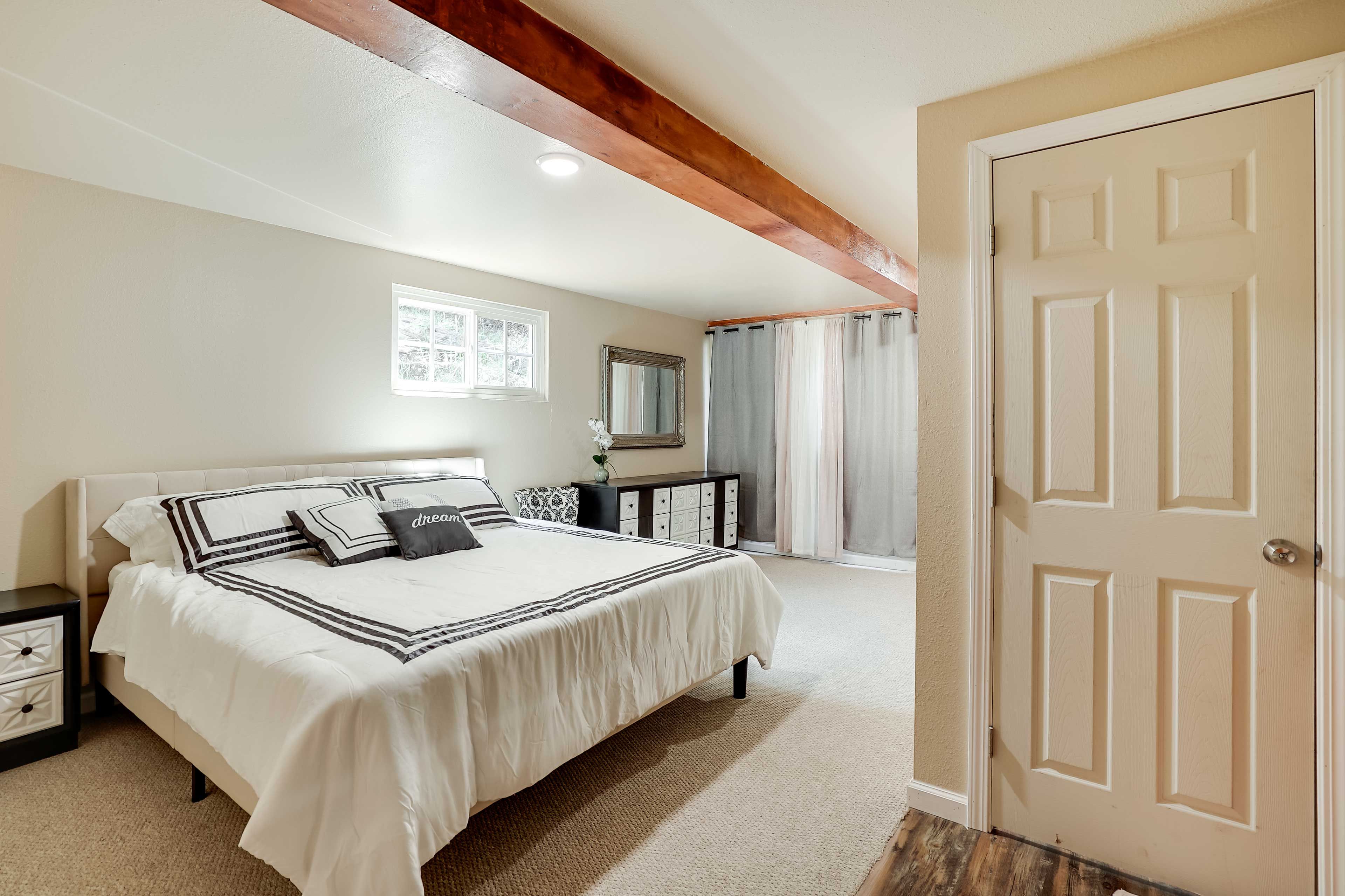 Bedroom 1 | King Bed | En-Suite Bathroom