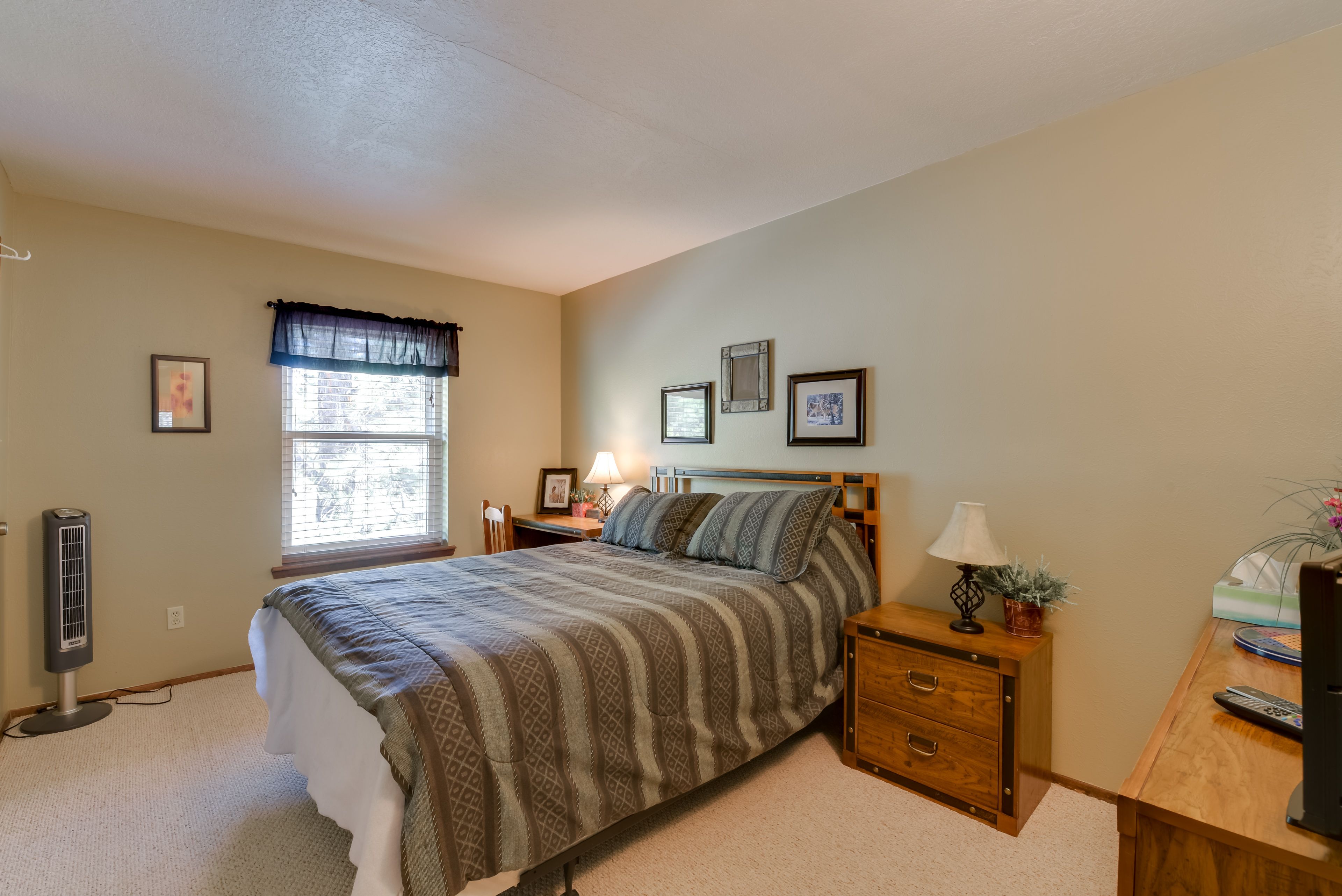 Bedroom | Queen Bed | Linens Provided