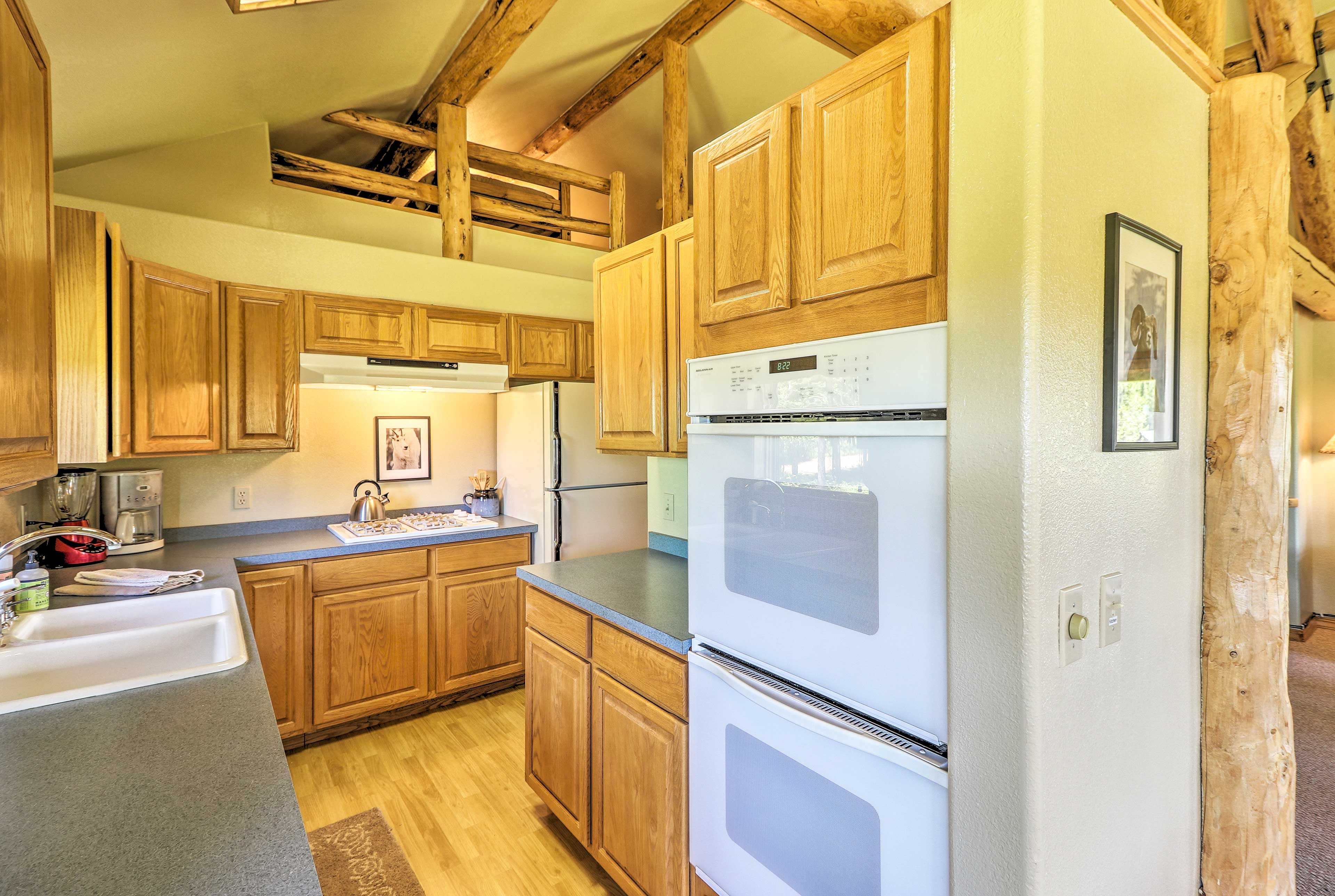 The fully equipped kitchen has everything you need for your favorite recipes.
