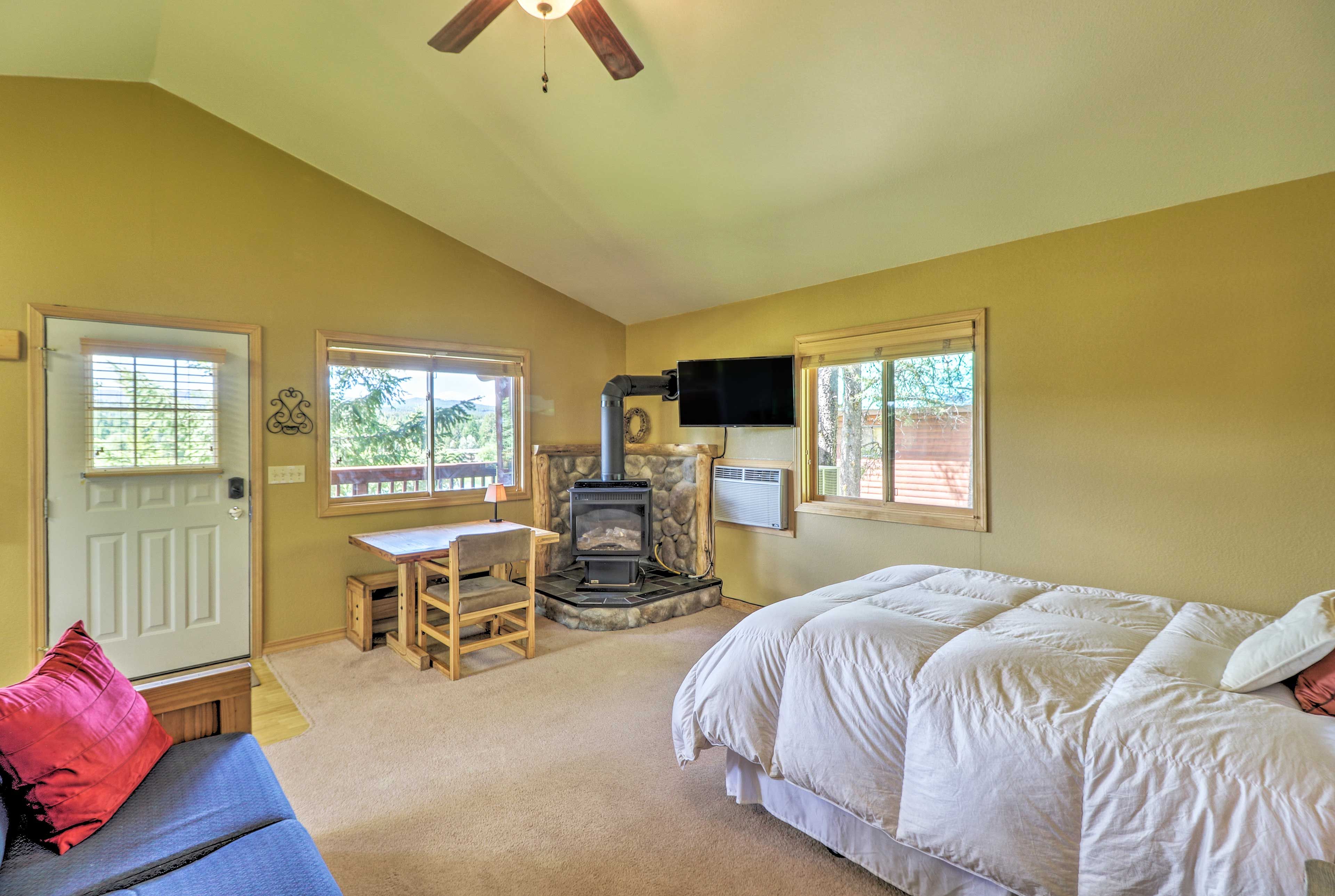 This Glacier Ridge Ranch cabin has a quaint-yet-rustic interior.