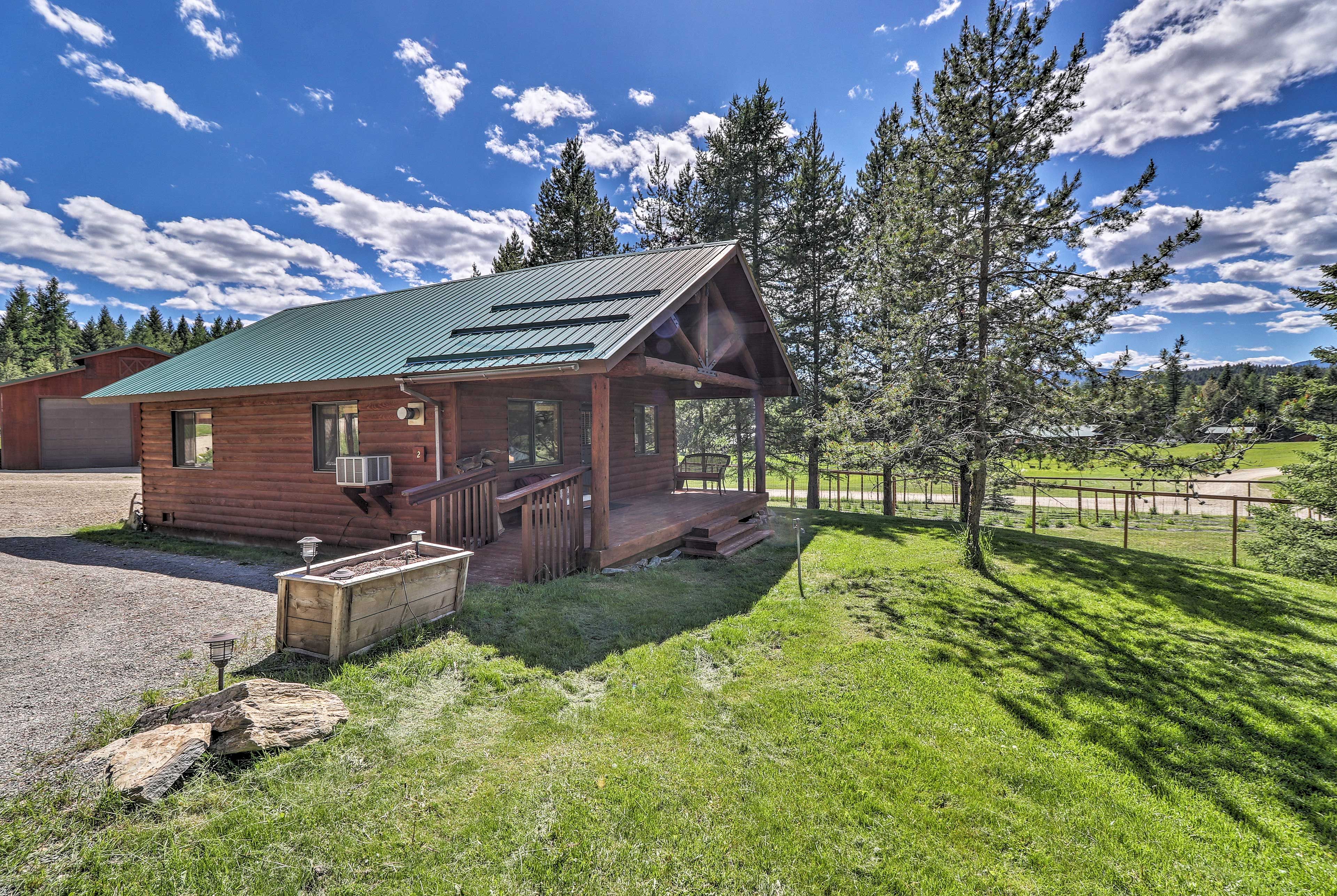 This charming cabin gives the authentic Montana experience.