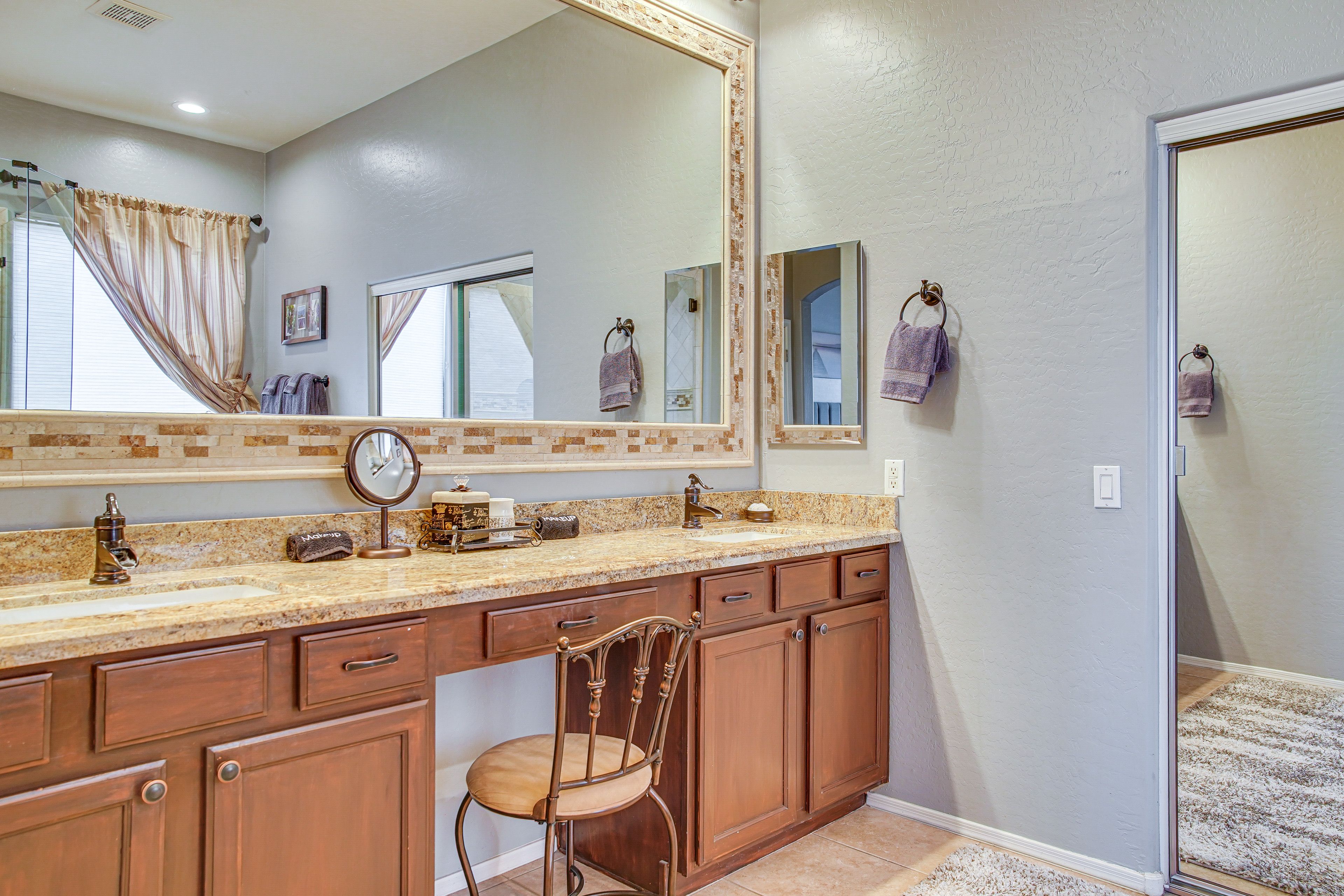 En-Suite Bathroom | Towels Provided