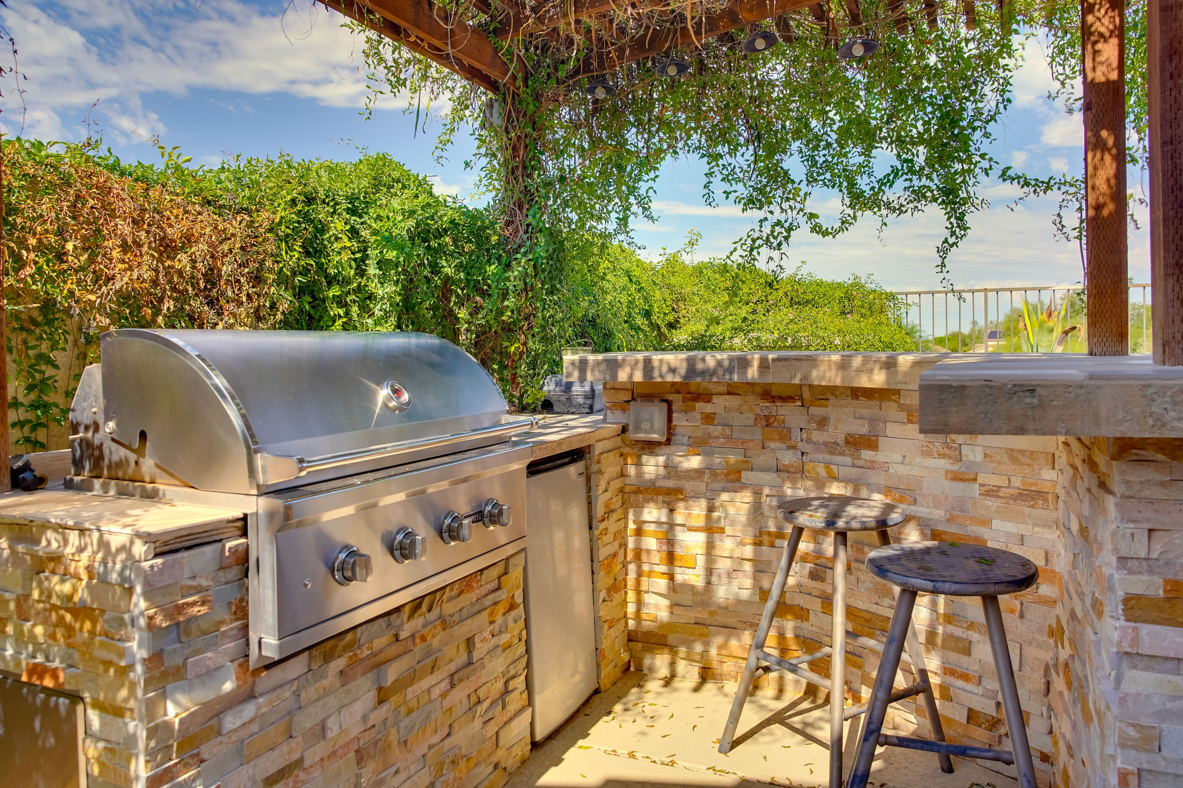 Gazebo | Gas Grill | Mini Fridge