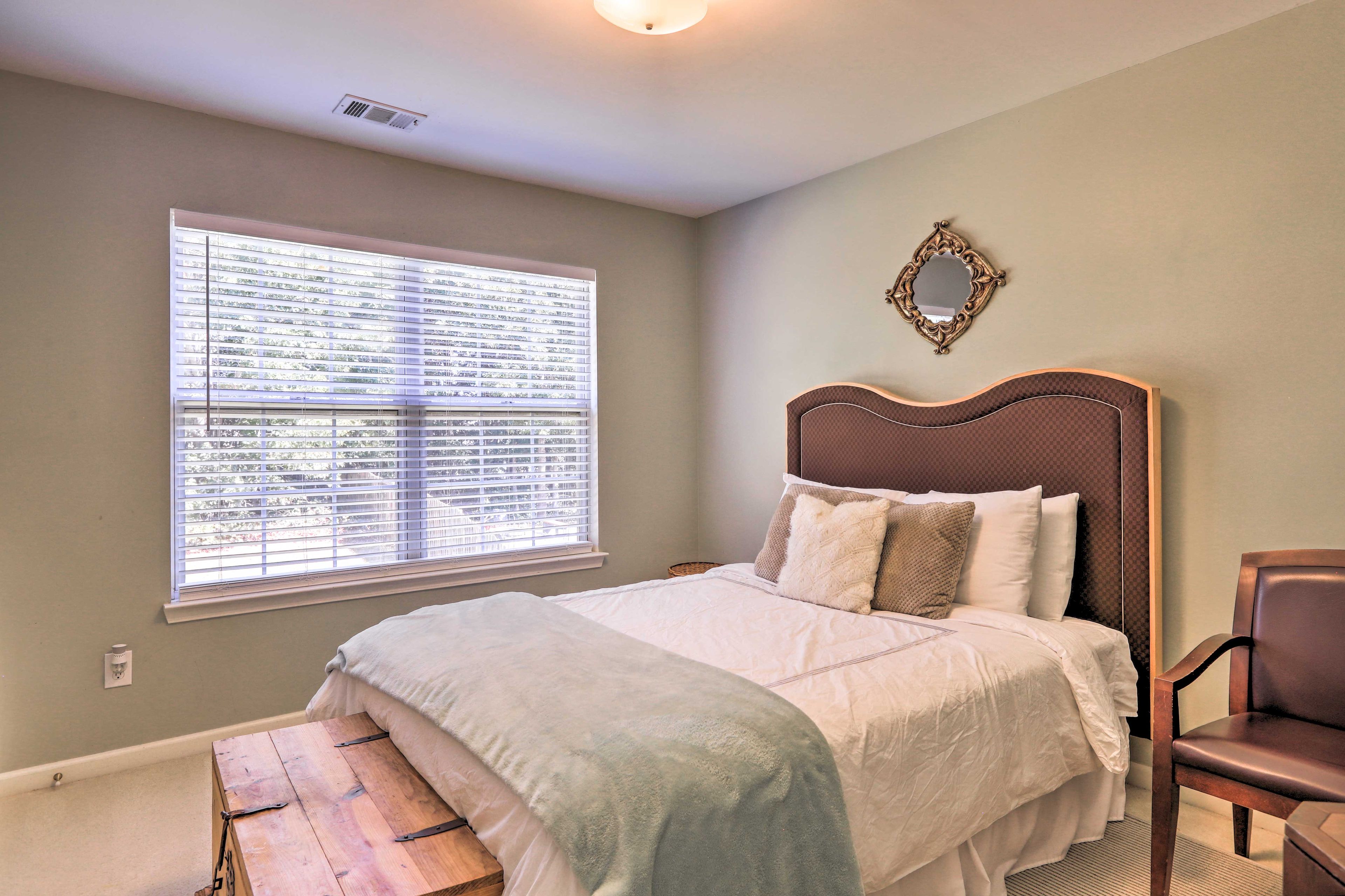 Bedroom 3 | Queen Bed