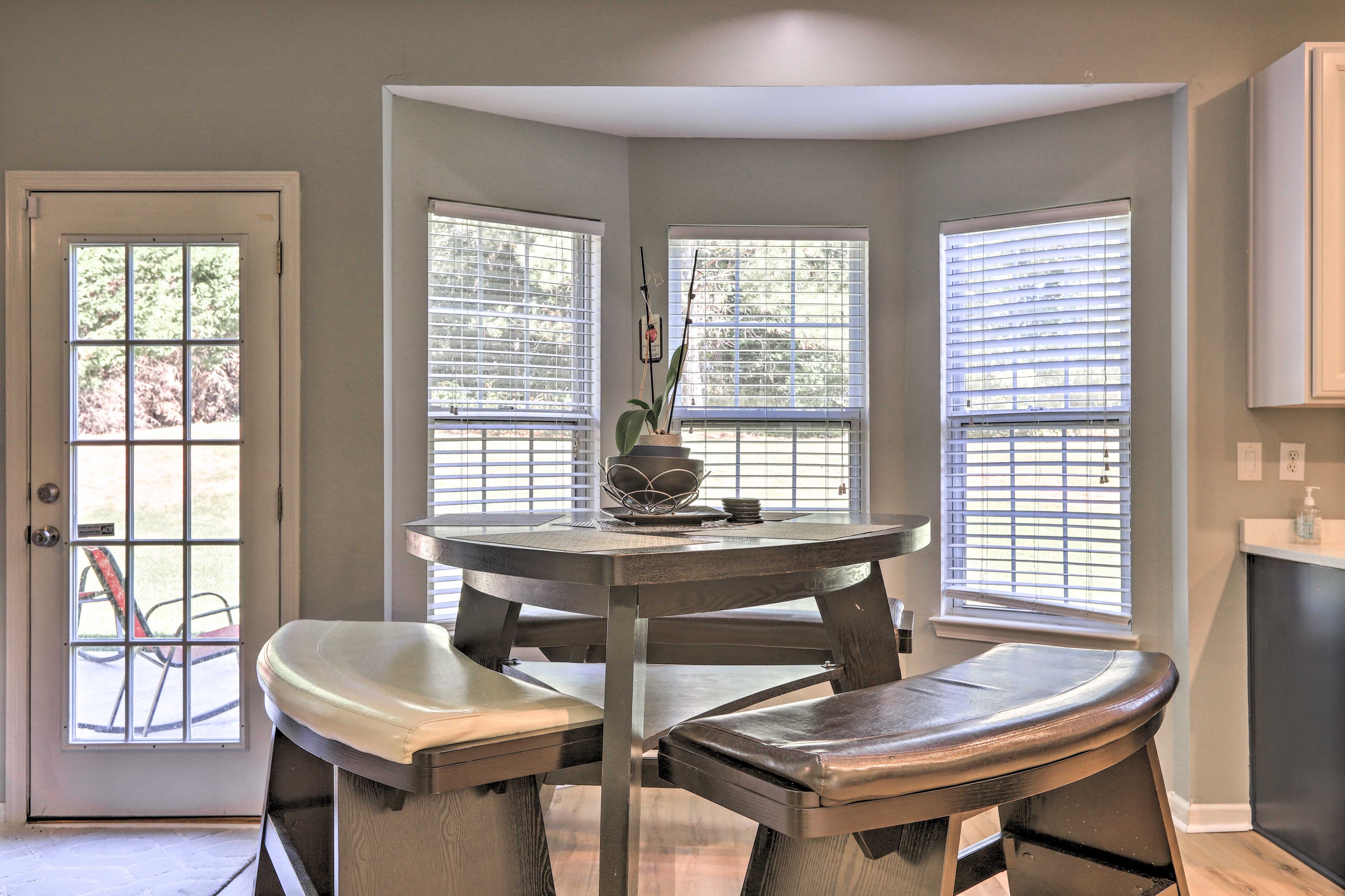Kitchen Dining Area
