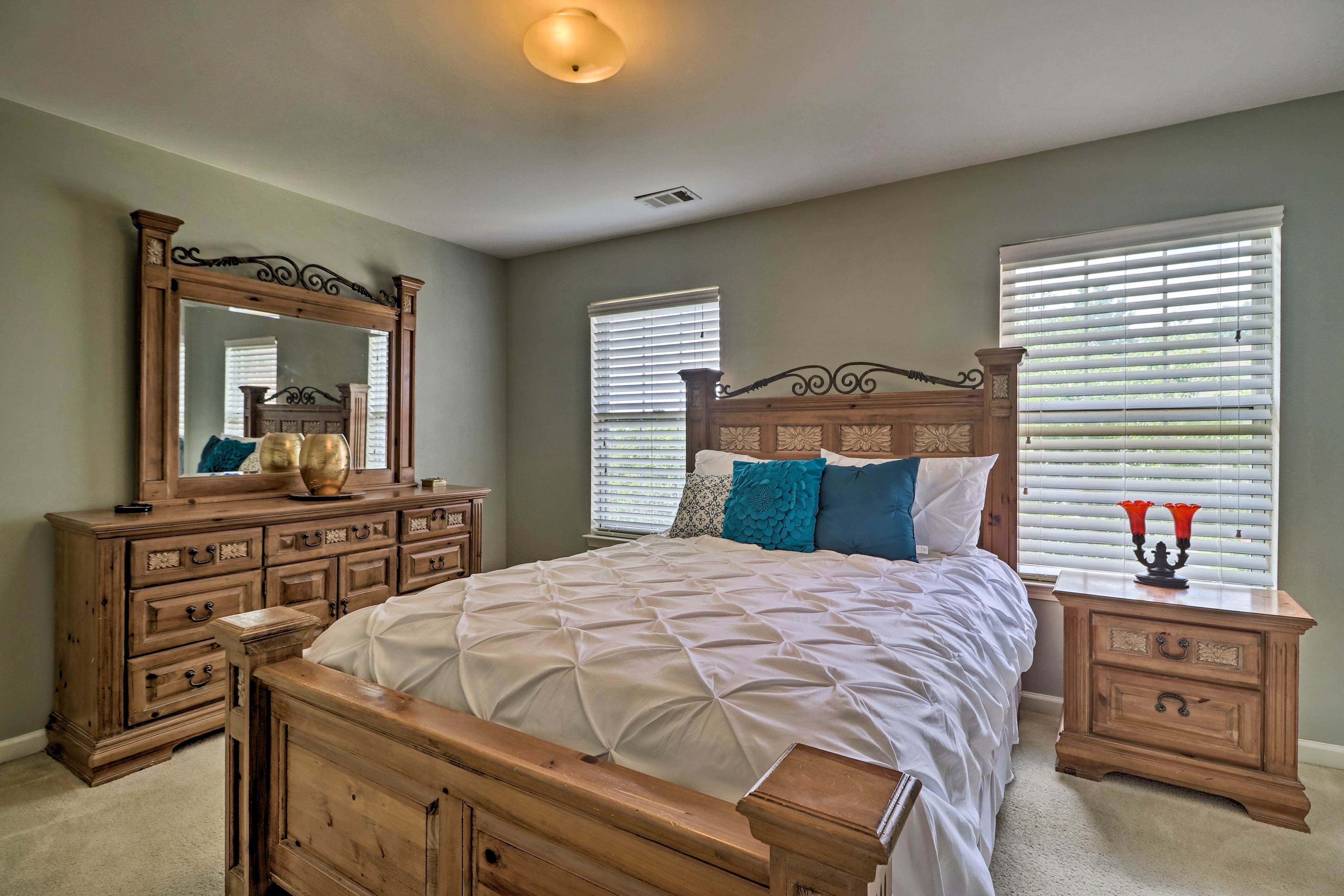 Bedroom 2 | Queen Bed