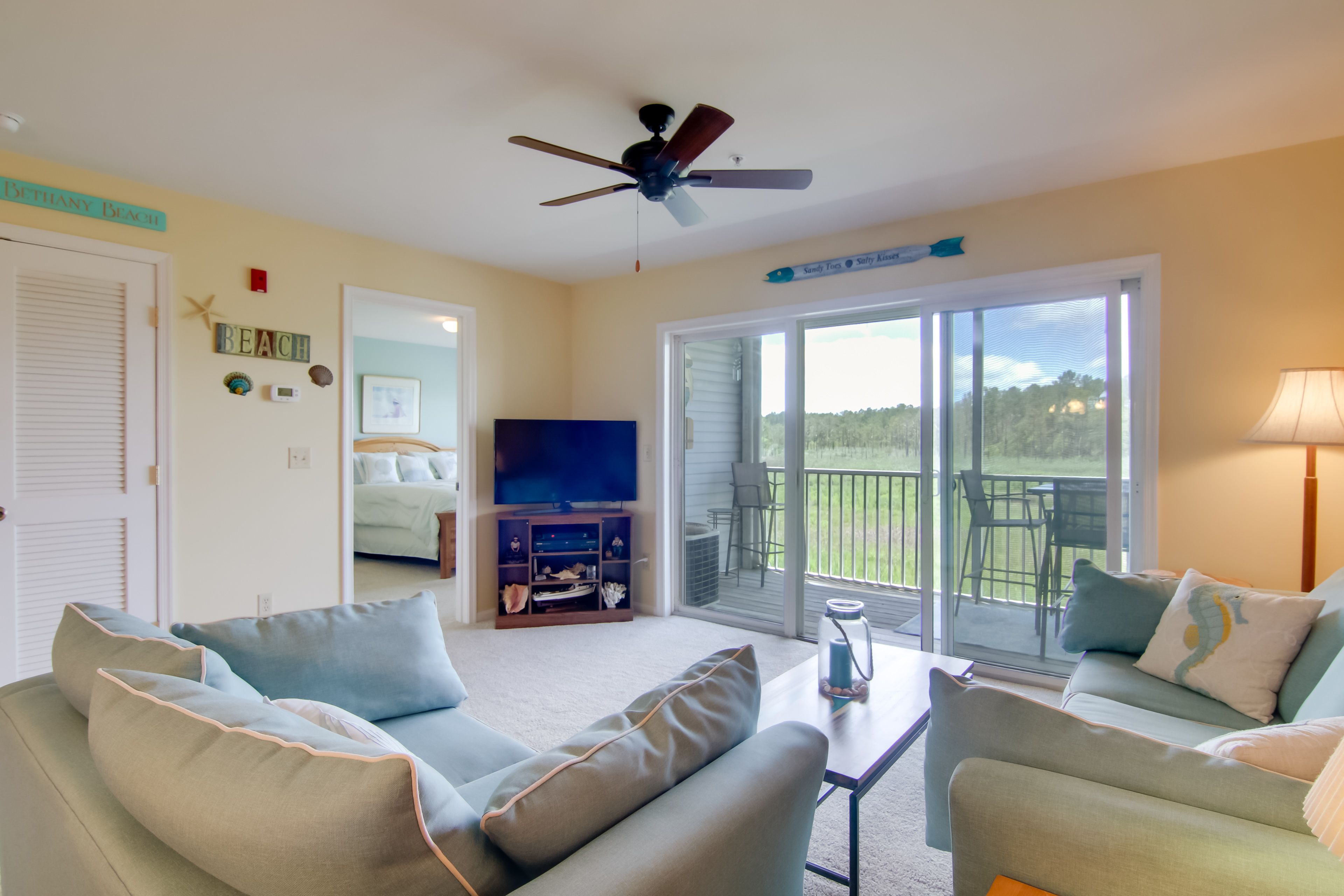 Living Room | Free WiFi | Central A/C