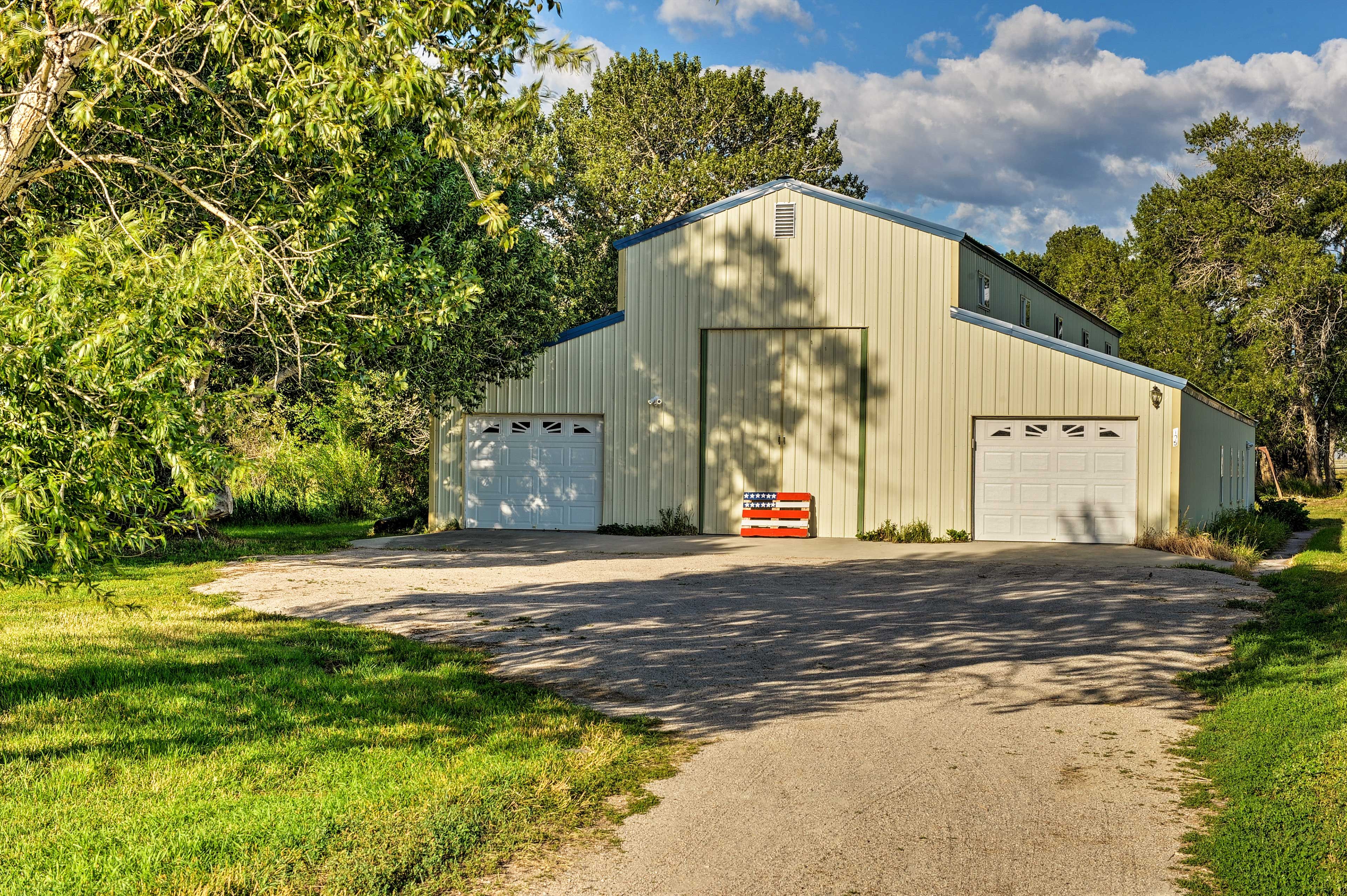 Parking | Driveway (4 Vehicles)