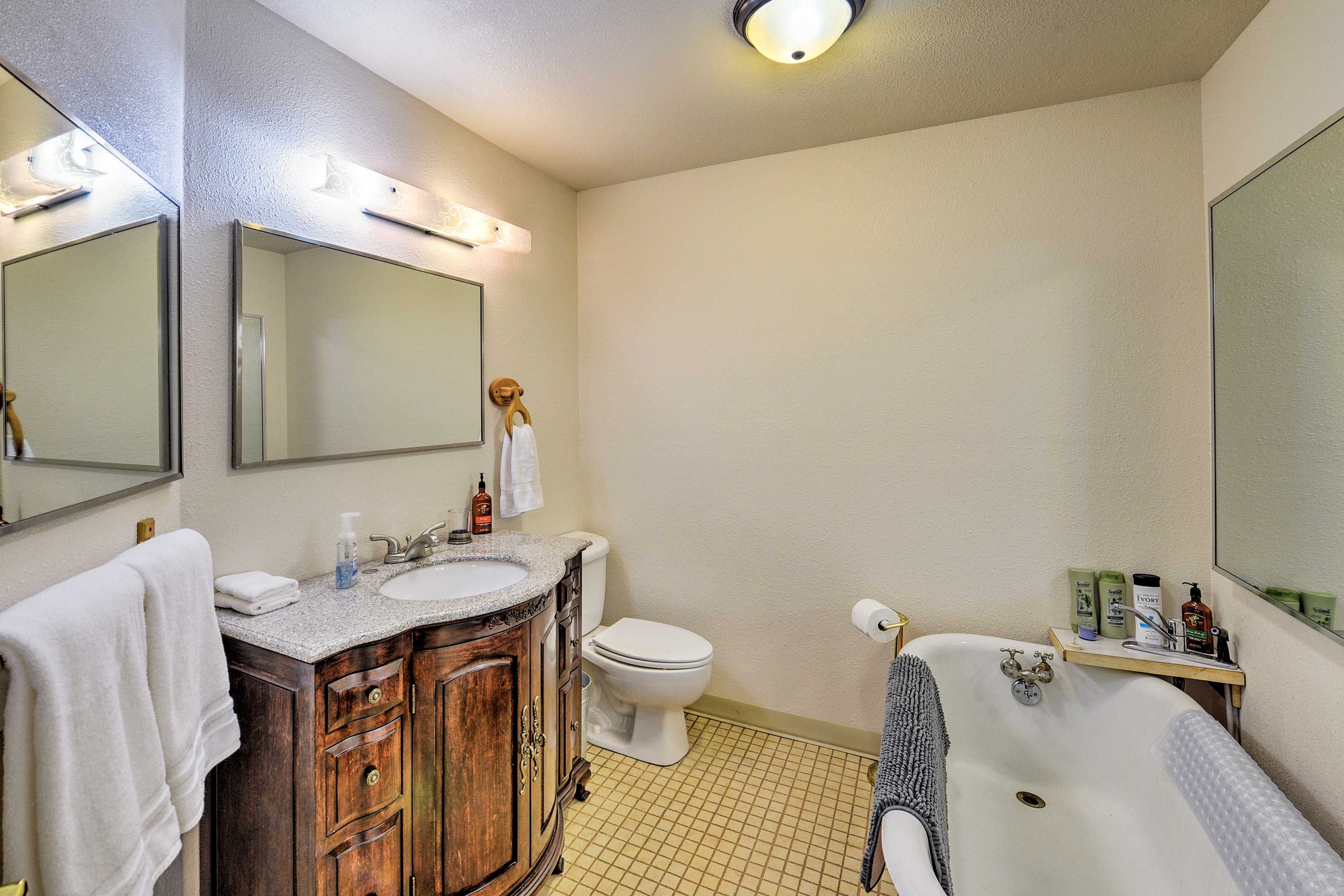 En-Suite Bathroom | Towels Provided