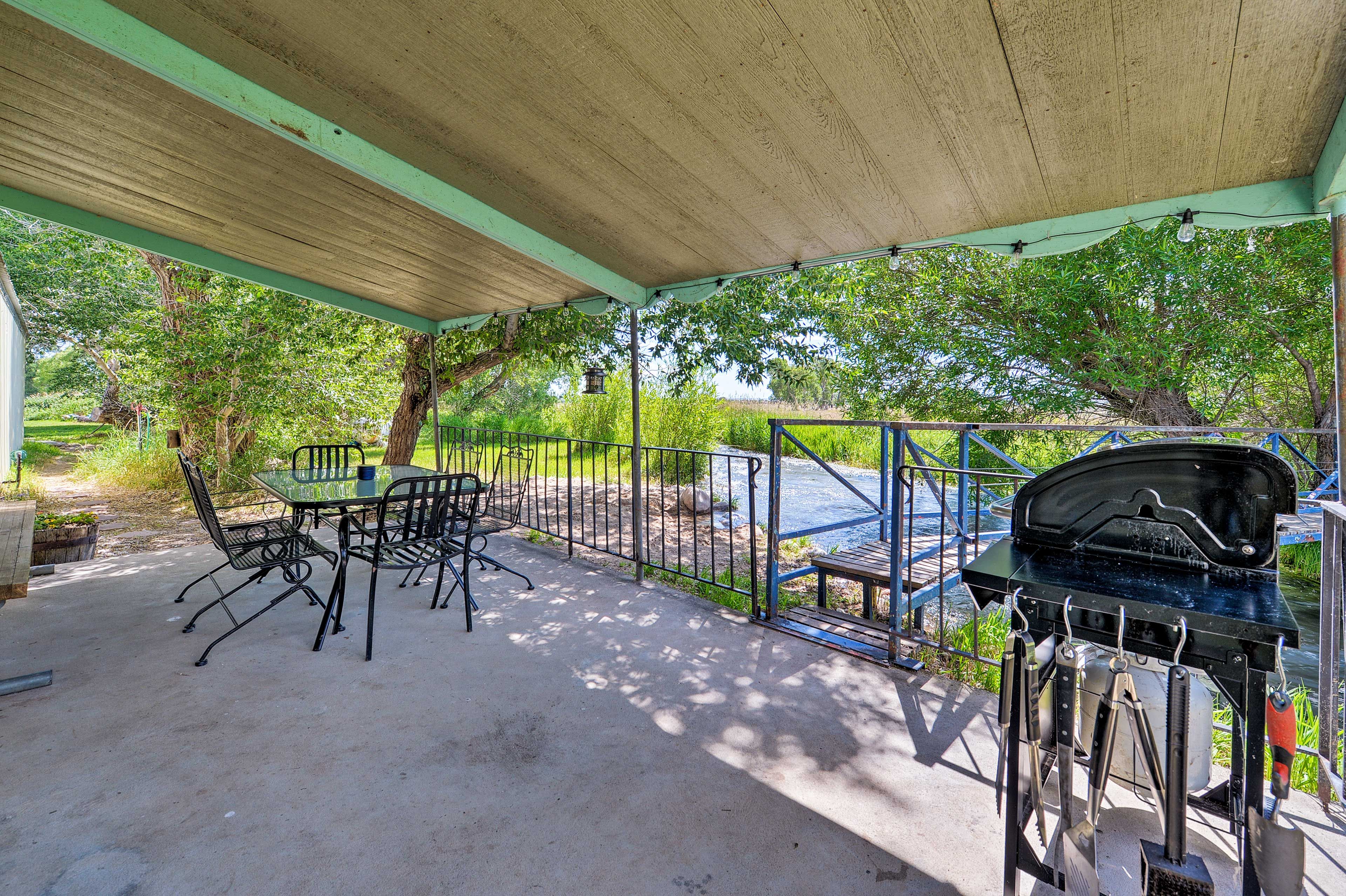 Covered Patio | Gas Grill