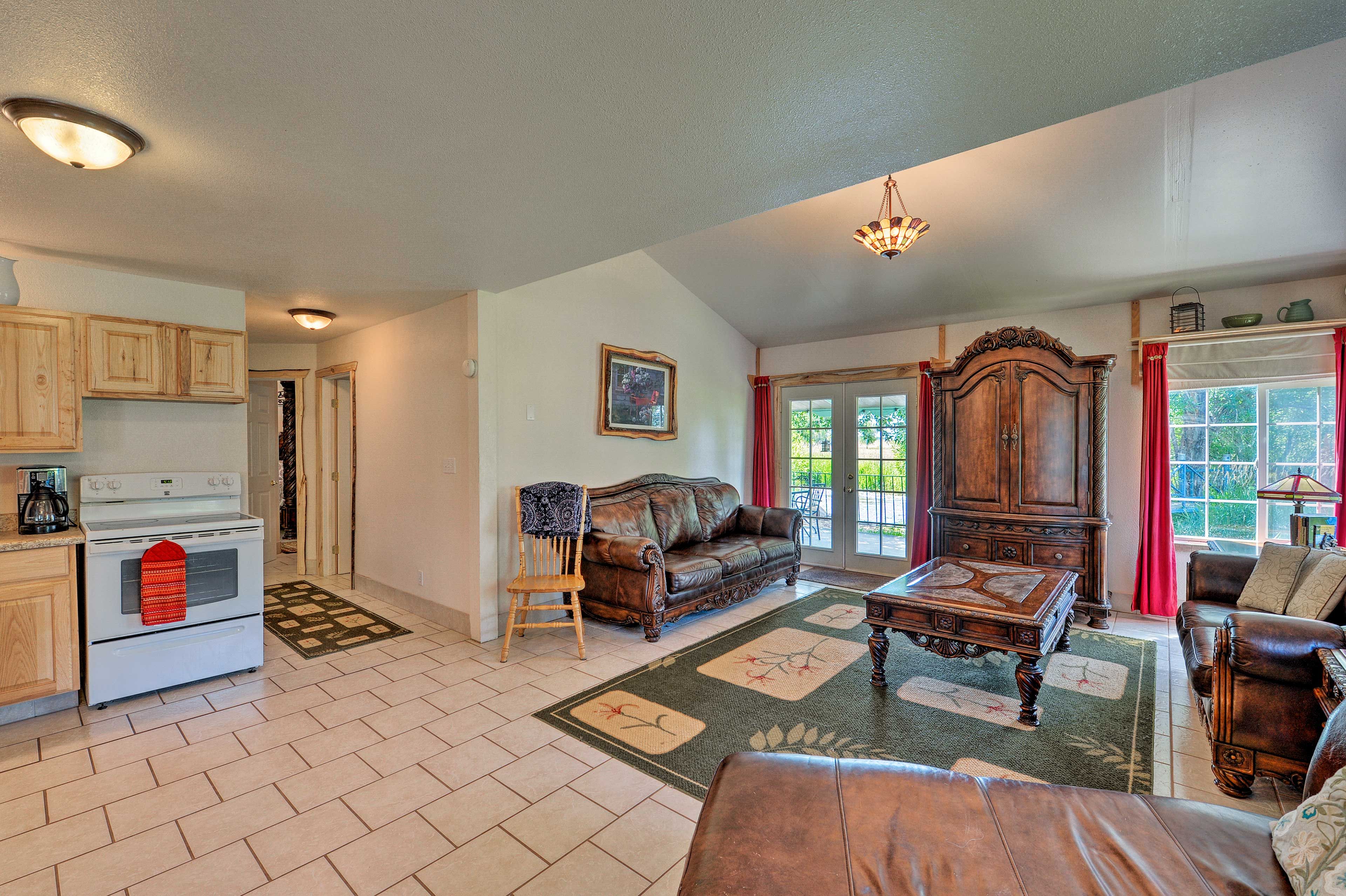 Living Area | Free WiFi | Central A/C & Heat