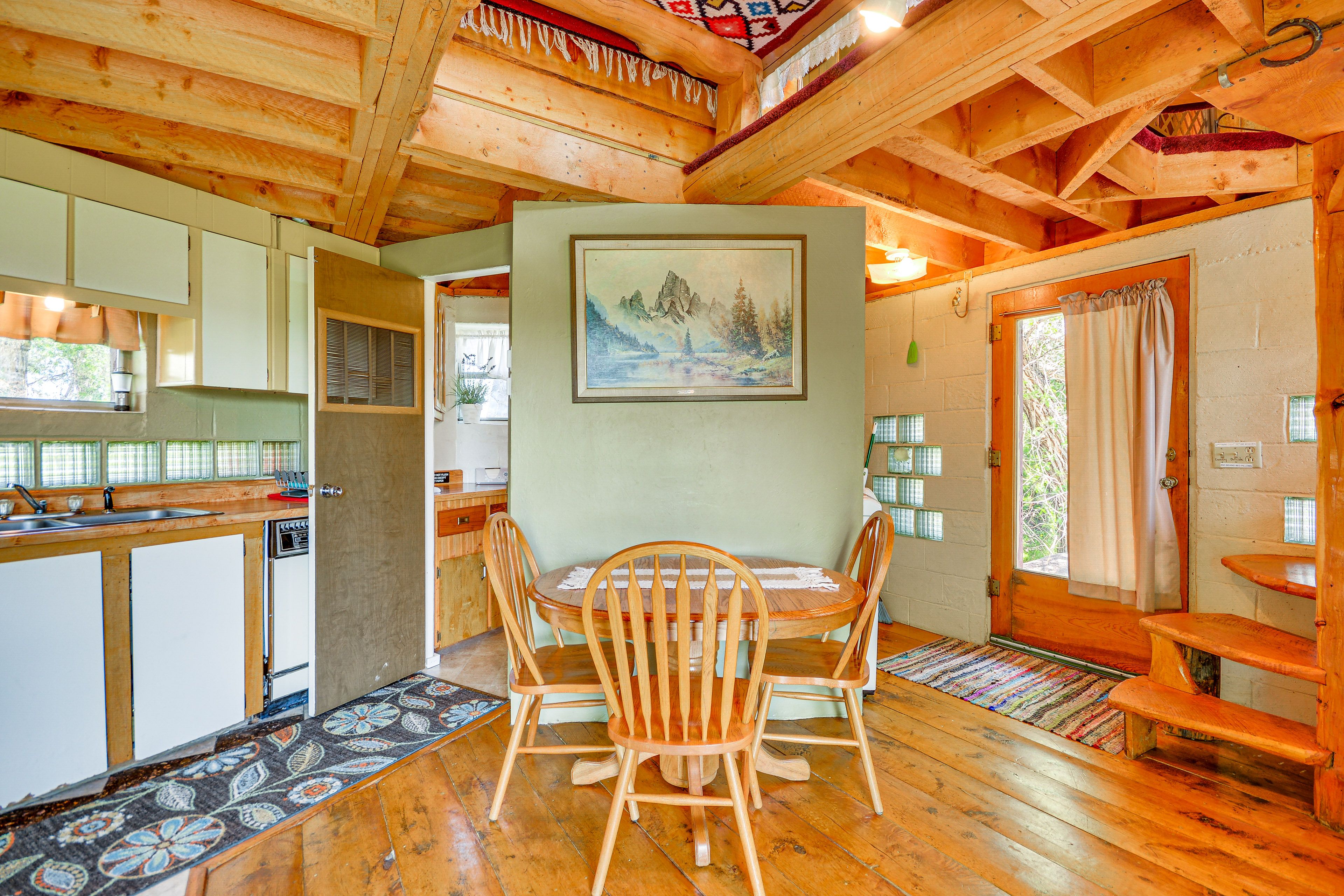 Dining Table | Dishware Provided