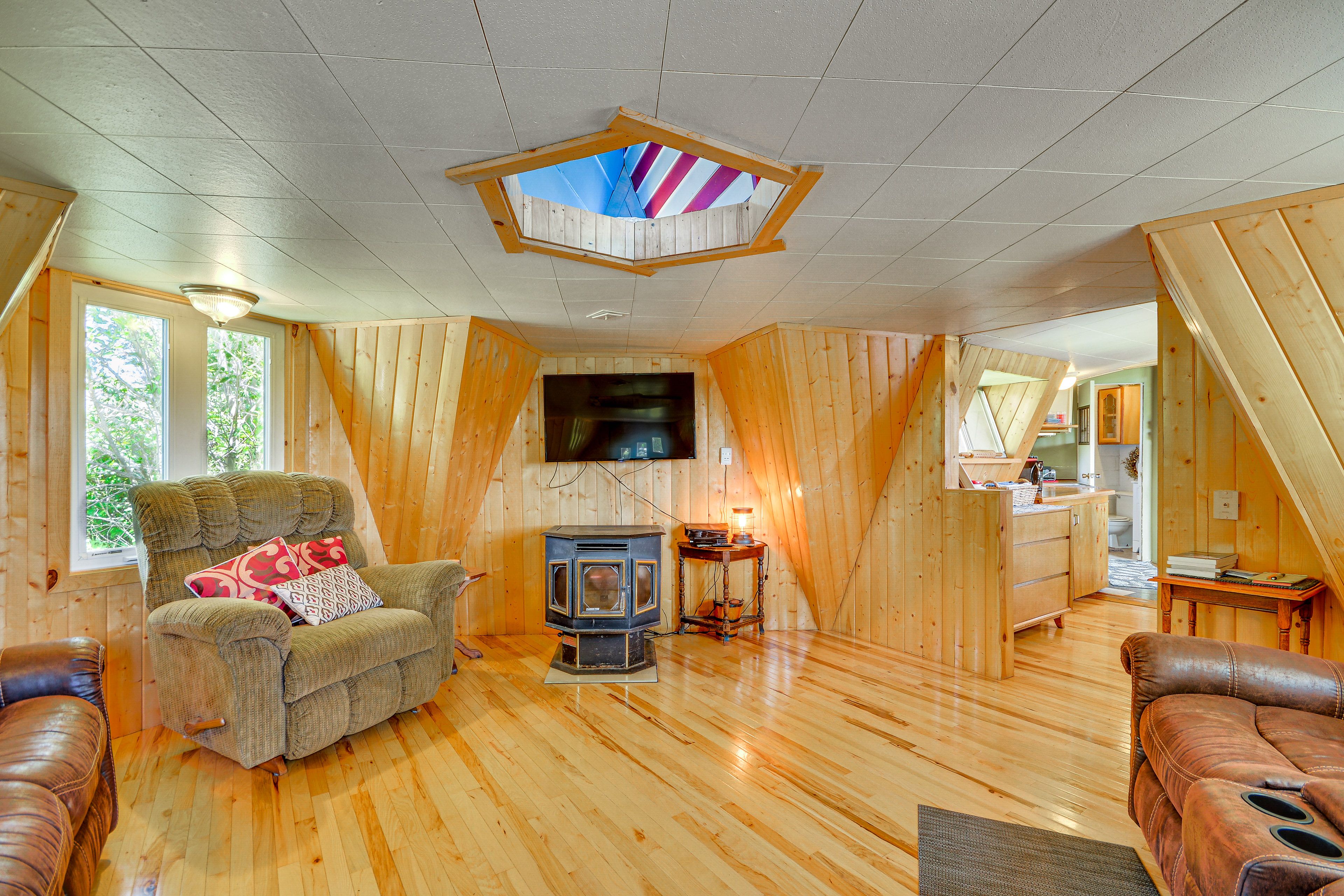 Living Room | Free WiFi