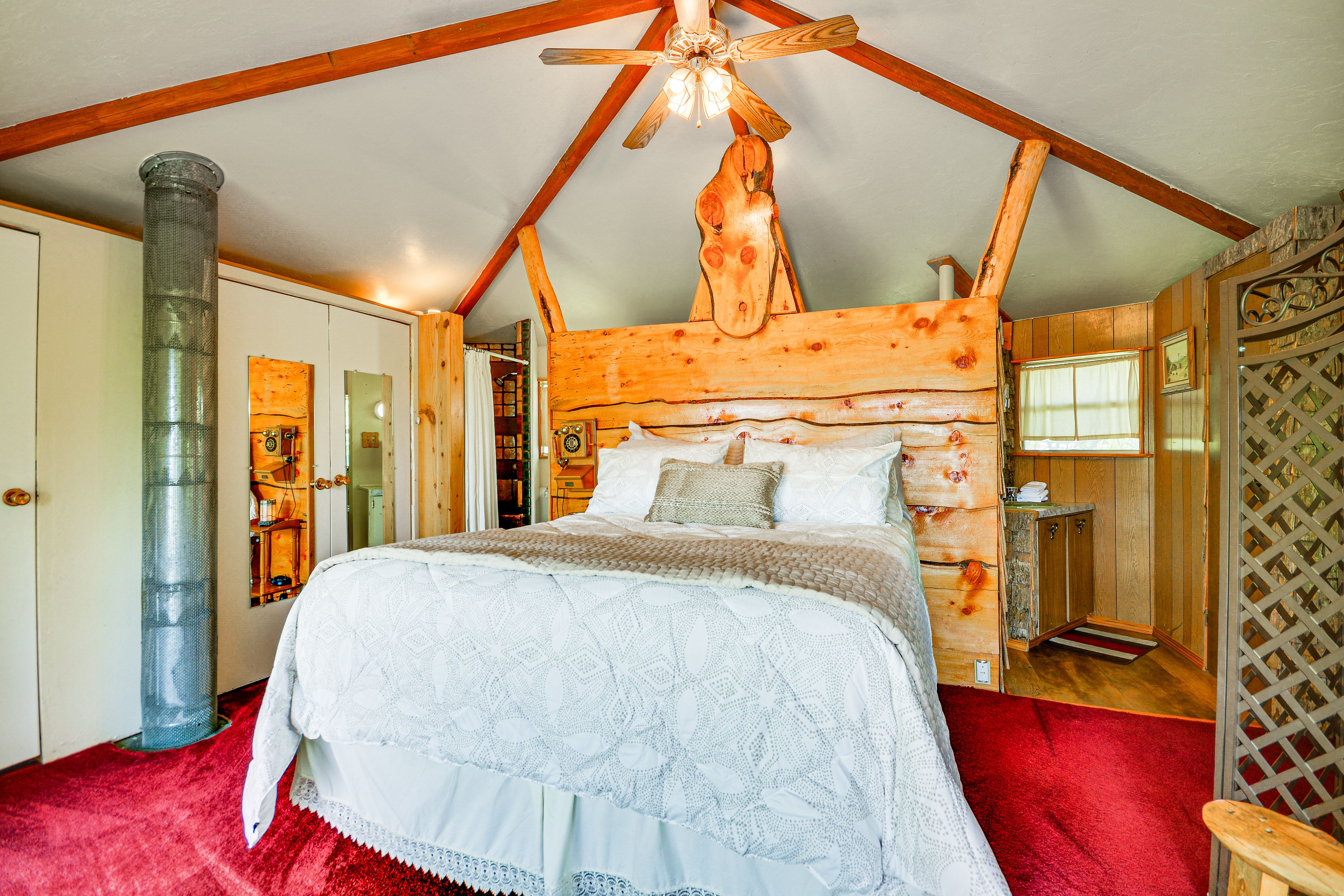 Bedroom | Queen Bed