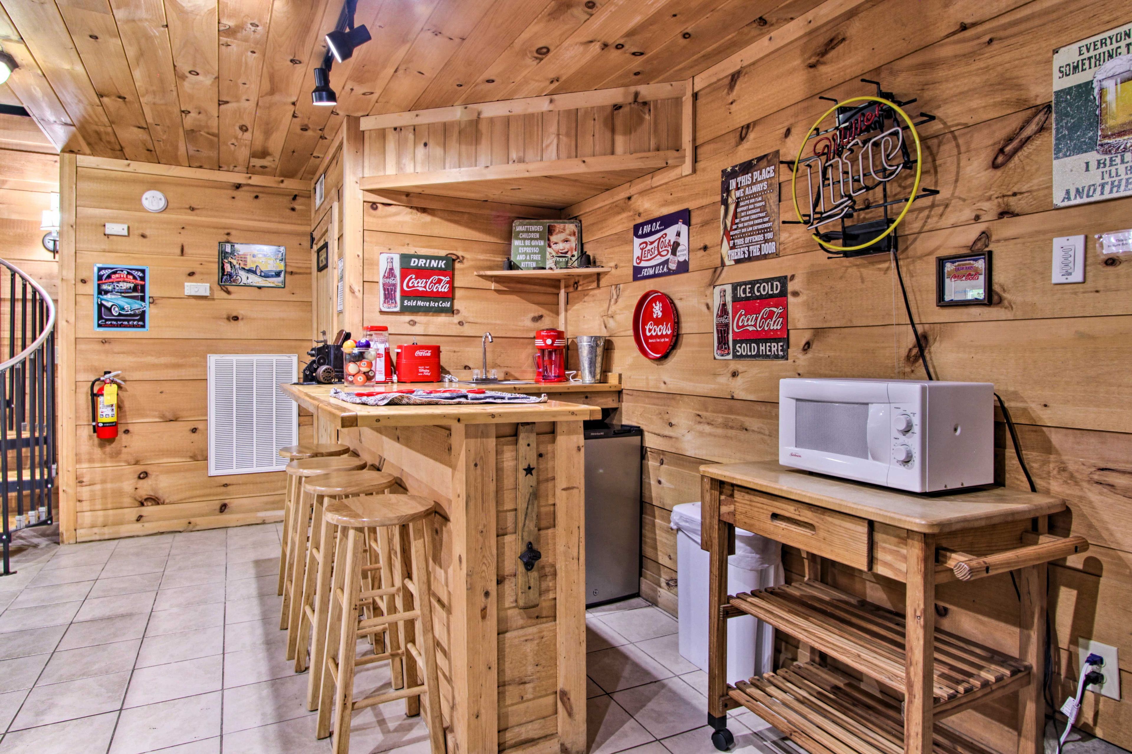 Game Room | Wet Bar | Pool Table