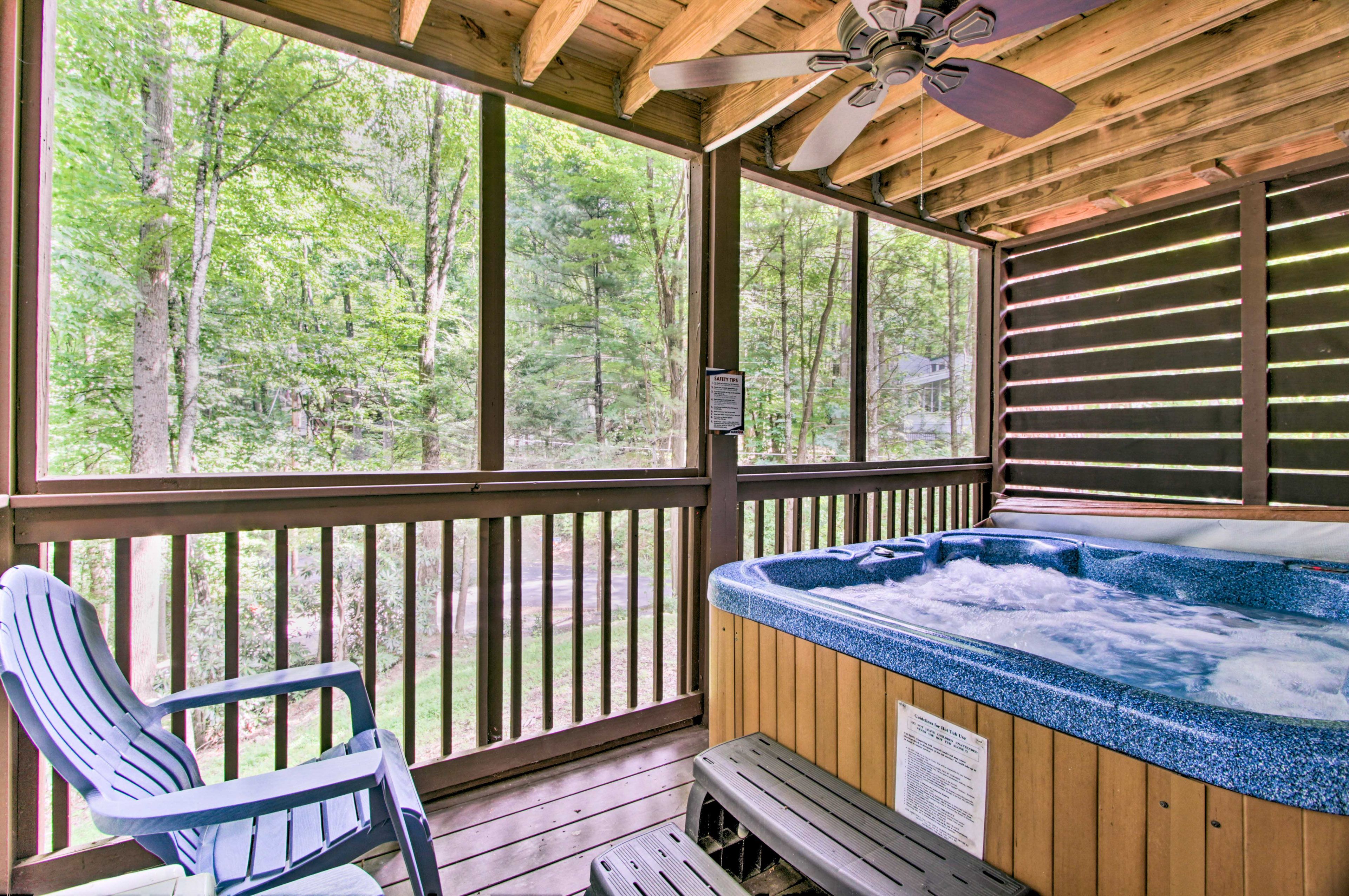 Private Hot Tub | Screened-In Patio