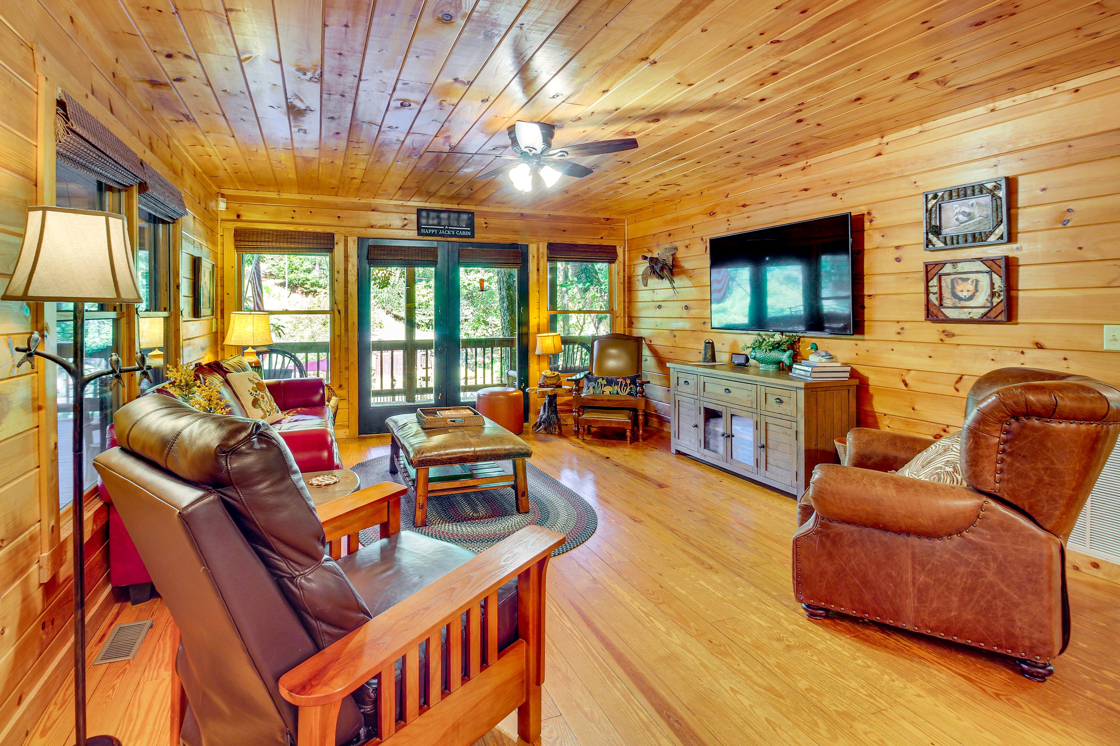 Living Room | Free WiFi | Air Conditioning | Smart TV