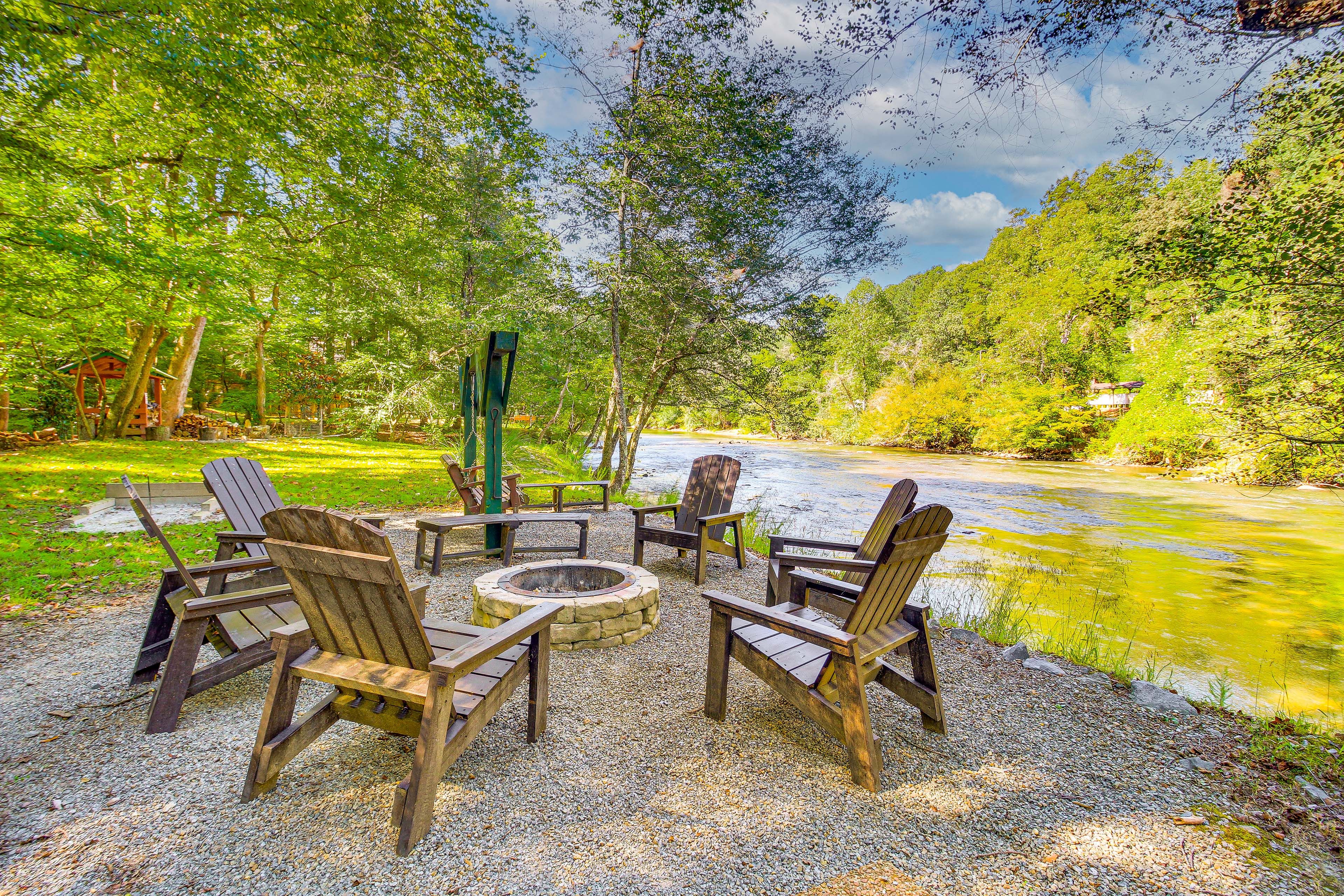 Fire Pit Area | Horseshoes